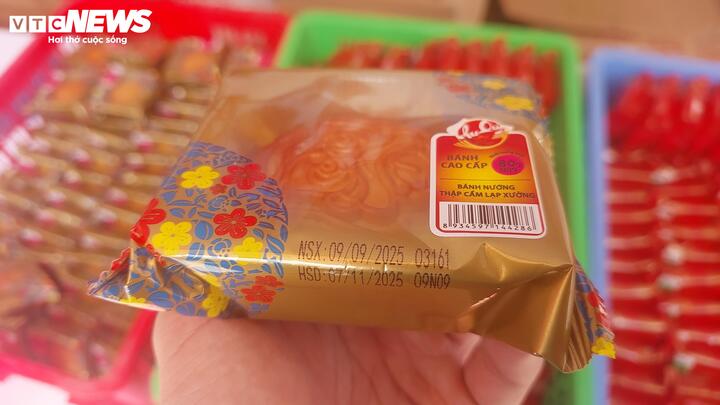 Sát Tết Trung Thu, quầy bánh treo biển đại hạ giá 100.000 đồng/3 chiếc- Ảnh 7.