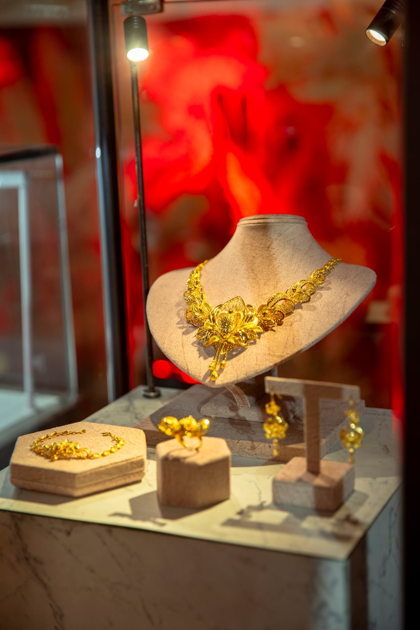 Giá vàng leo thang kỷ lục, giới trẻ xoay trục từ tài sản tích trữ sang biểu tượng trong mùa cưới 2025- Ảnh 4.