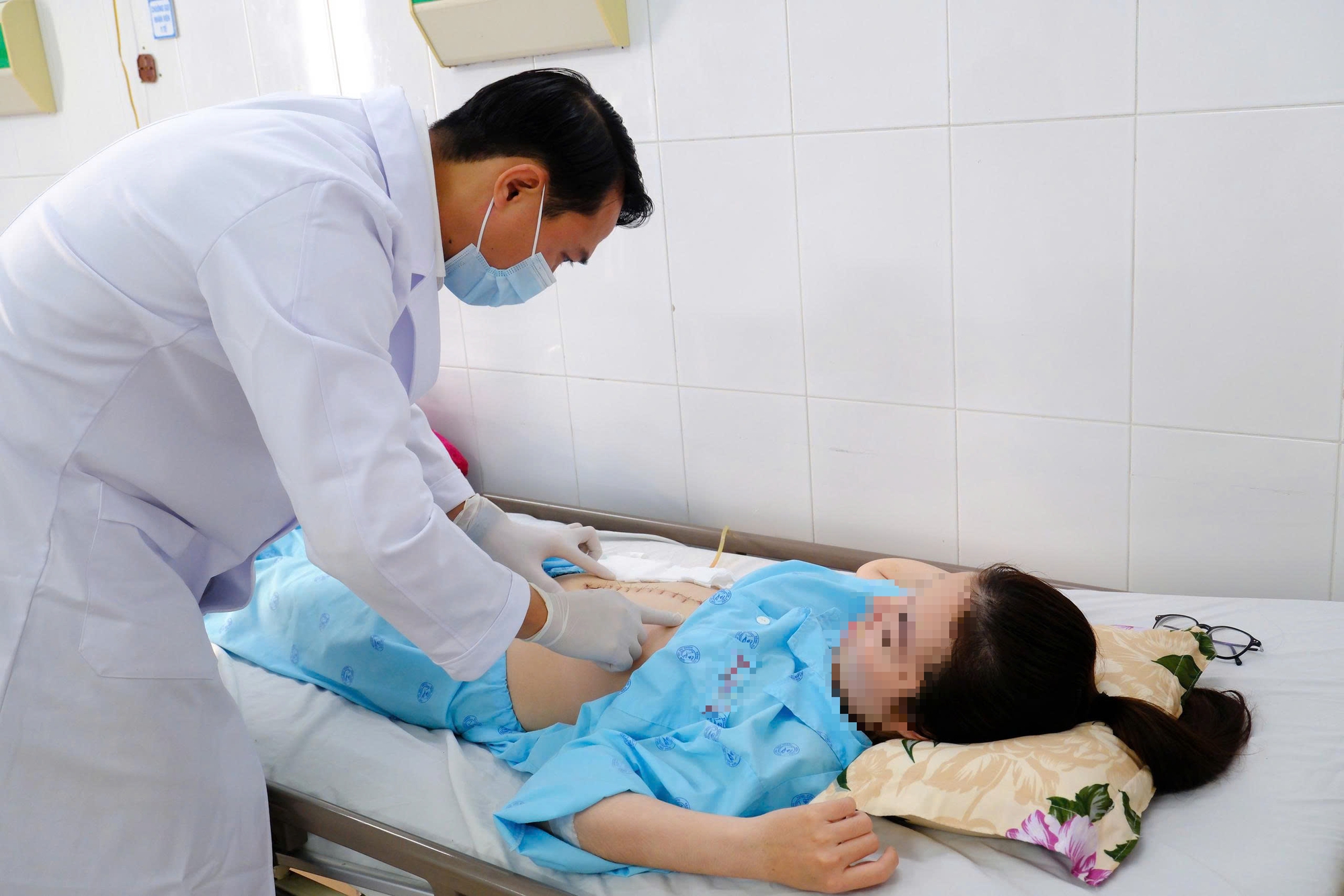 Cô gái trẻ đi khám tổng quát, bác sĩ phát hiện điều bất ngờ - Ảnh 1.