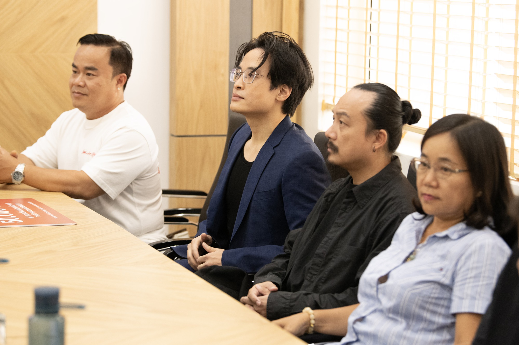 Hà Anh Tuấn góp 1,3 tỷ, Đông Nhi - Lan Ngọc và dàn sao tiếp tục chung tay khắc phục hậu quả bão số 10- Ảnh 1. Hà Anh Tuấn góp 1,3 tỷ, Đông Nhi - Lan Ngọc và dàn sao tiếp tục chung tay khắc phục hậu quả bão số 10- Ảnh 1.