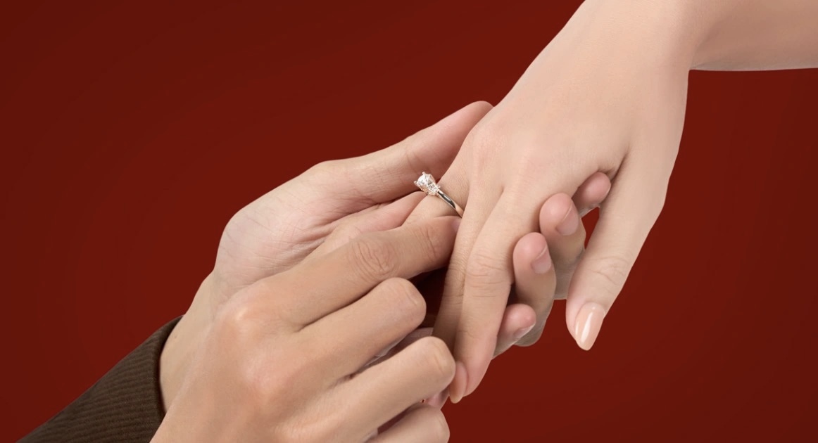 Giá vàng leo thang kỷ lục, giới trẻ xoay trục từ tài sản tích trữ sang biểu tượng trong mùa cưới 2025- Ảnh 2.