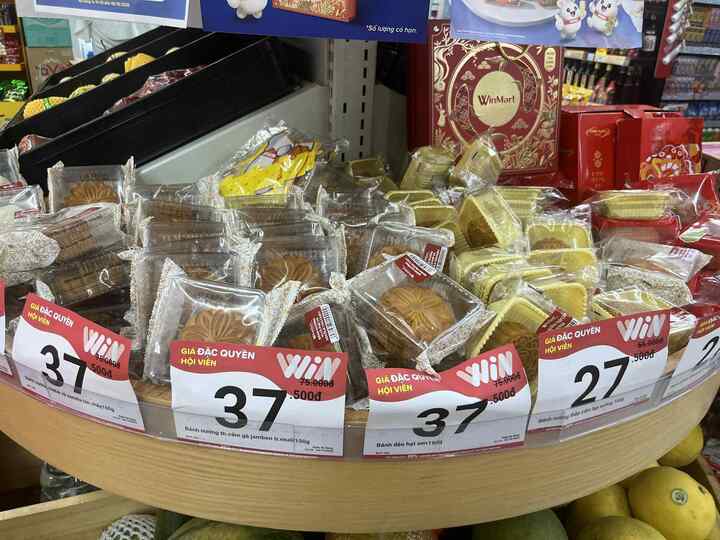 Sát Tết Trung Thu, quầy bánh treo biển đại hạ giá 100.000 đồng/3 chiếc- Ảnh 4.