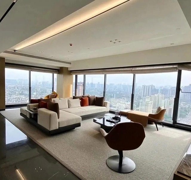 Triệu Lộ Tư: Tiểu thư fake trong phim, phú bà real ngoài đời giàu top 10 Trung Quốc!- Ảnh 3. Triệu Lộ Tư: Tiểu thư fake trong phim, phú bà real ngoài đời giàu top 10 Trung Quốc!- Ảnh 3.