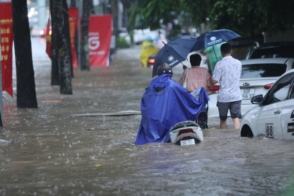 1 gia đình tranh cãi gay gắt sau trận ngập ở Hà Nội: Cư dân mạng nghe chuyện bối rối, không biết đứng về phía nào! - Ảnh 1.