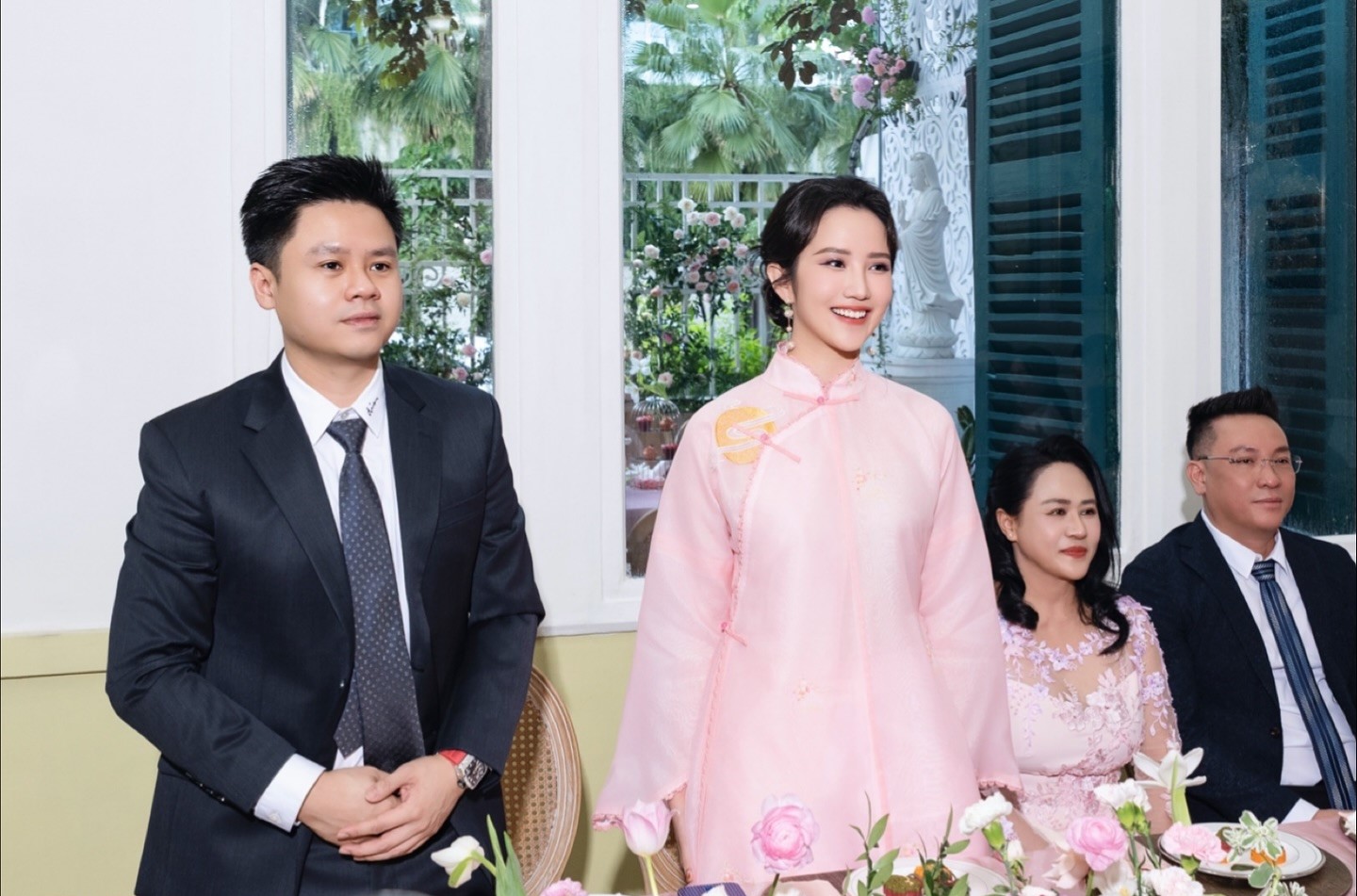 Nhan sắc bà xã Phan Thành trong lễ cưới của em chồng thiếu gia và tiểu thư nghìn tỷ- Ảnh 3. Nhan sắc bà xã Phan Thành trong lễ cưới của em chồng thiếu gia và tiểu thư nghìn tỷ- Ảnh 3.