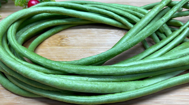 5 loại rau dễ "ngậm thuốc trừ sâu" nhất chợ, dân buôn né xa - Ảnh 2.