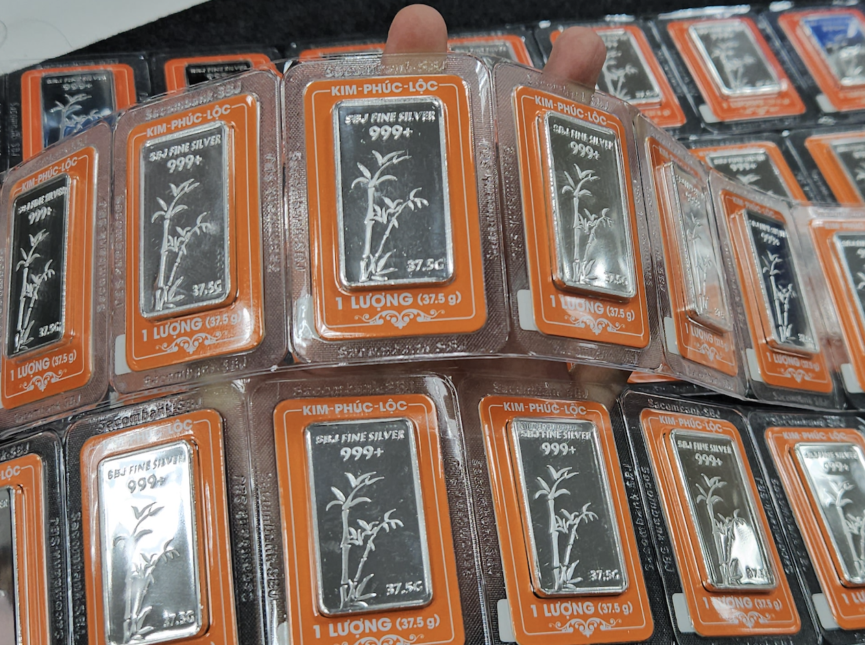 Giá bạc hôm nay 20-10: Mỗi nơi một giá, có nơi vượt xa 2,1 triệu đồng/lượng - Ảnh 1.