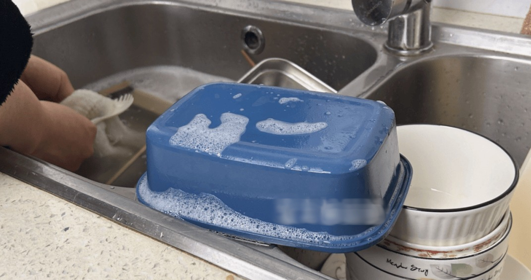 1 người rửa bát cả nhà mắc bệnh: 5 lỗi sai to đùng cần sửa ngay- Ảnh 3. 1 người rửa bát cả nhà mắc bệnh: 5 lỗi sai to đùng cần sửa ngay- Ảnh 3.