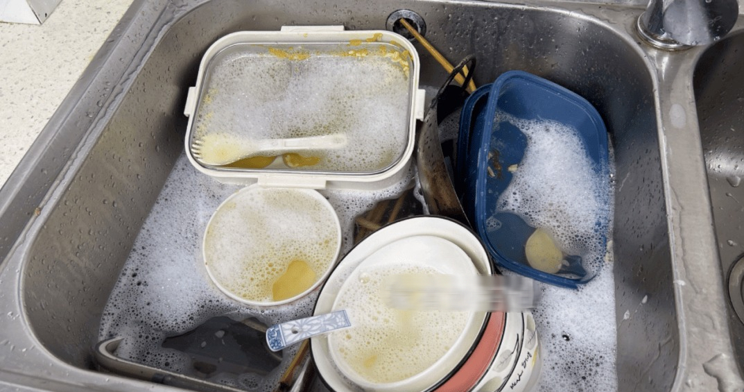 1 người rửa bát cả nhà mắc bệnh: 5 lỗi sai to đùng cần sửa ngay- Ảnh 1. 1 người rửa bát cả nhà mắc bệnh: 5 lỗi sai to đùng cần sửa ngay- Ảnh 1.