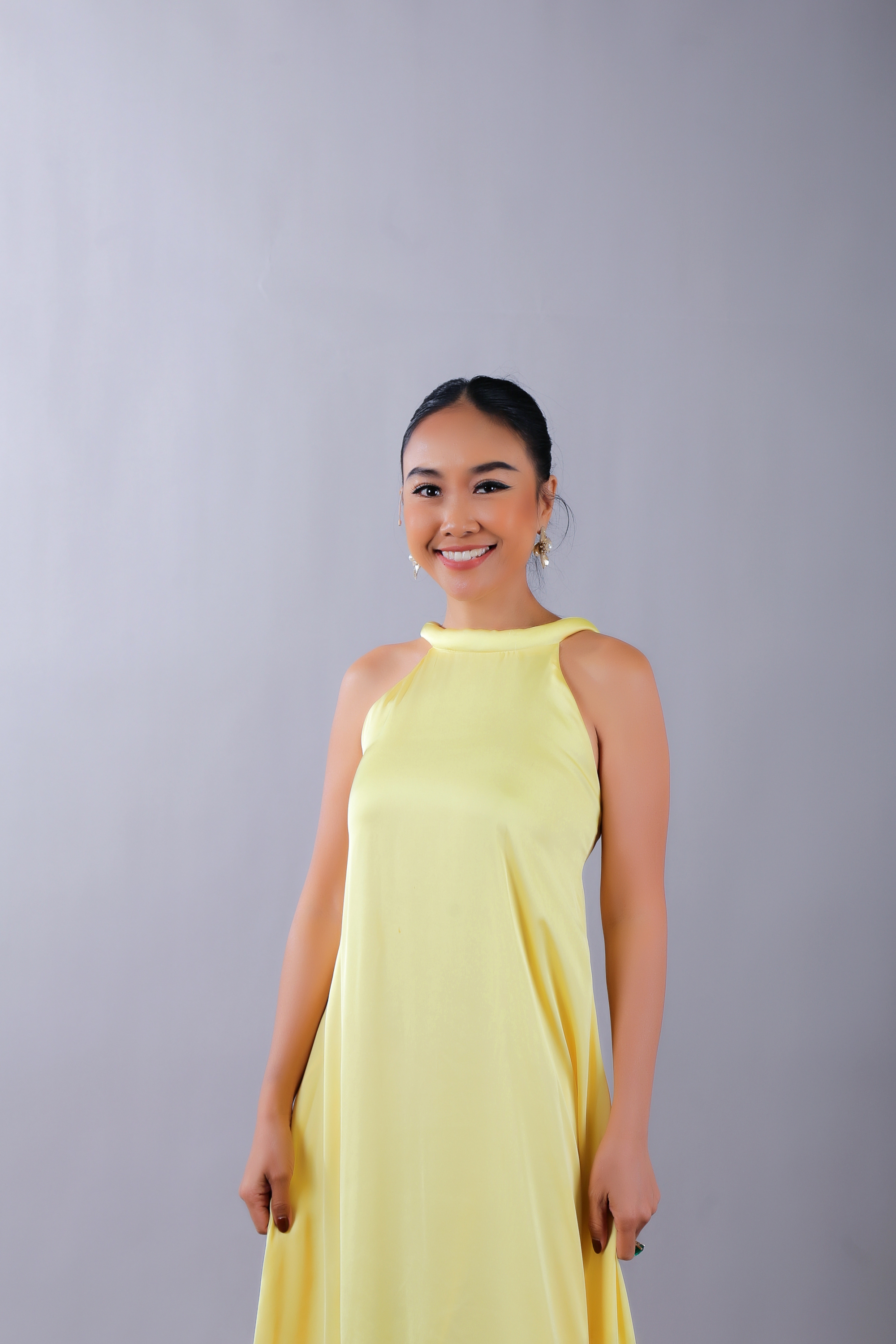 Nữ ca sĩ Việt huỷ hôn phút chót: Thất tình bay sang Na Uy nằm khóc, cưới với chồng Tây cao 1m9- Ảnh 1. Nữ ca sĩ Việt huỷ hôn phút chót: Thất tình bay sang Na Uy nằm khóc, cưới với chồng Tây cao 1m9- Ảnh 1.