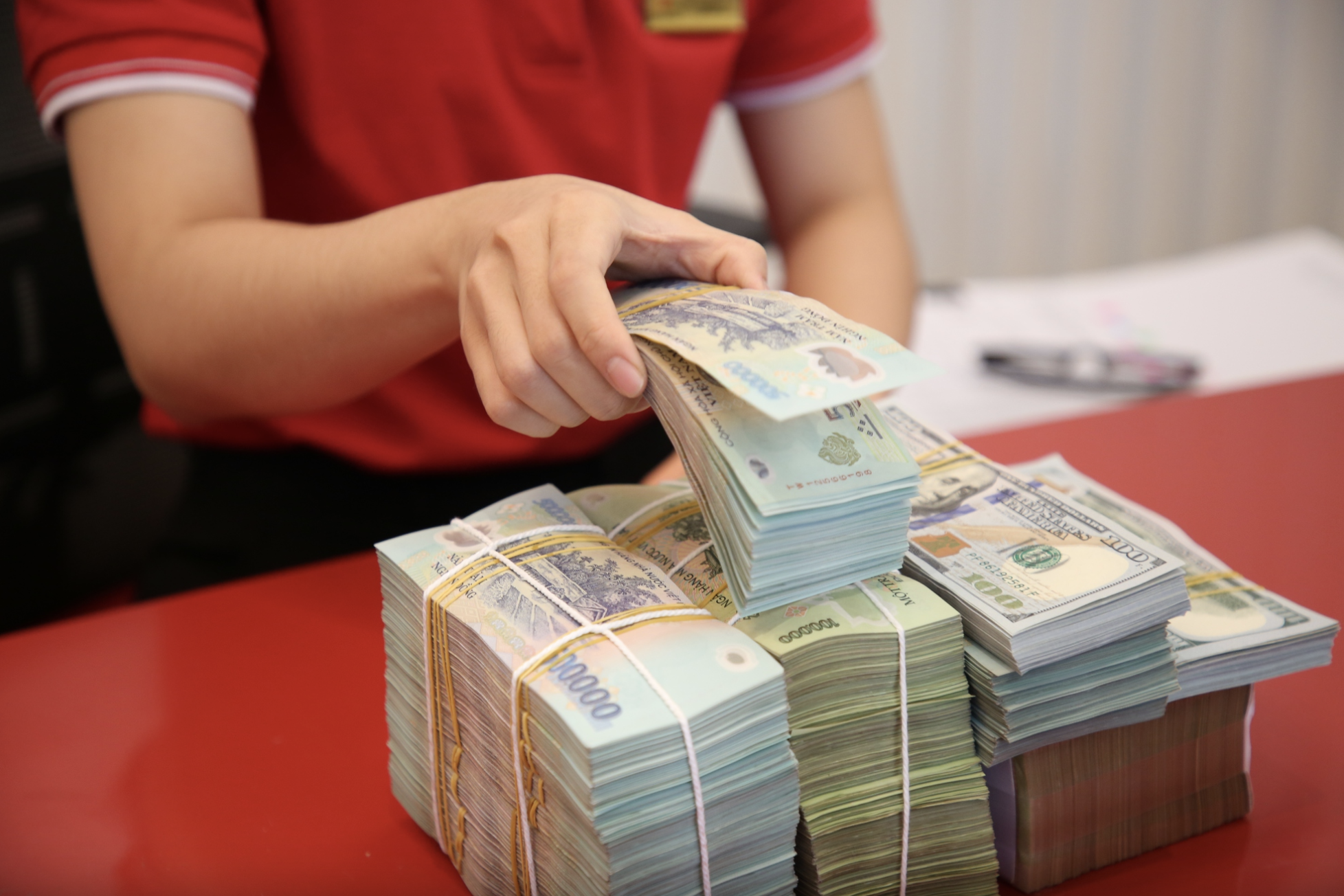 Một ngân hàng áp lãi suất 9%, Agribank dẫn đầu lãi suất tiết kiệm trong nhóm Big4 - Ảnh 1.