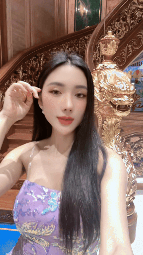 Ngân Collagen bác tin đồn “đi Campuchia”, chồng gọi điện trình báo vì đám đông kéo đến biệt thự 500 tỷ- Ảnh 1. Ngân Collagen bác tin đồn “đi Campuchia”, chồng gọi điện trình báo vì đám đông kéo đến biệt thự 500 tỷ- Ảnh 1.