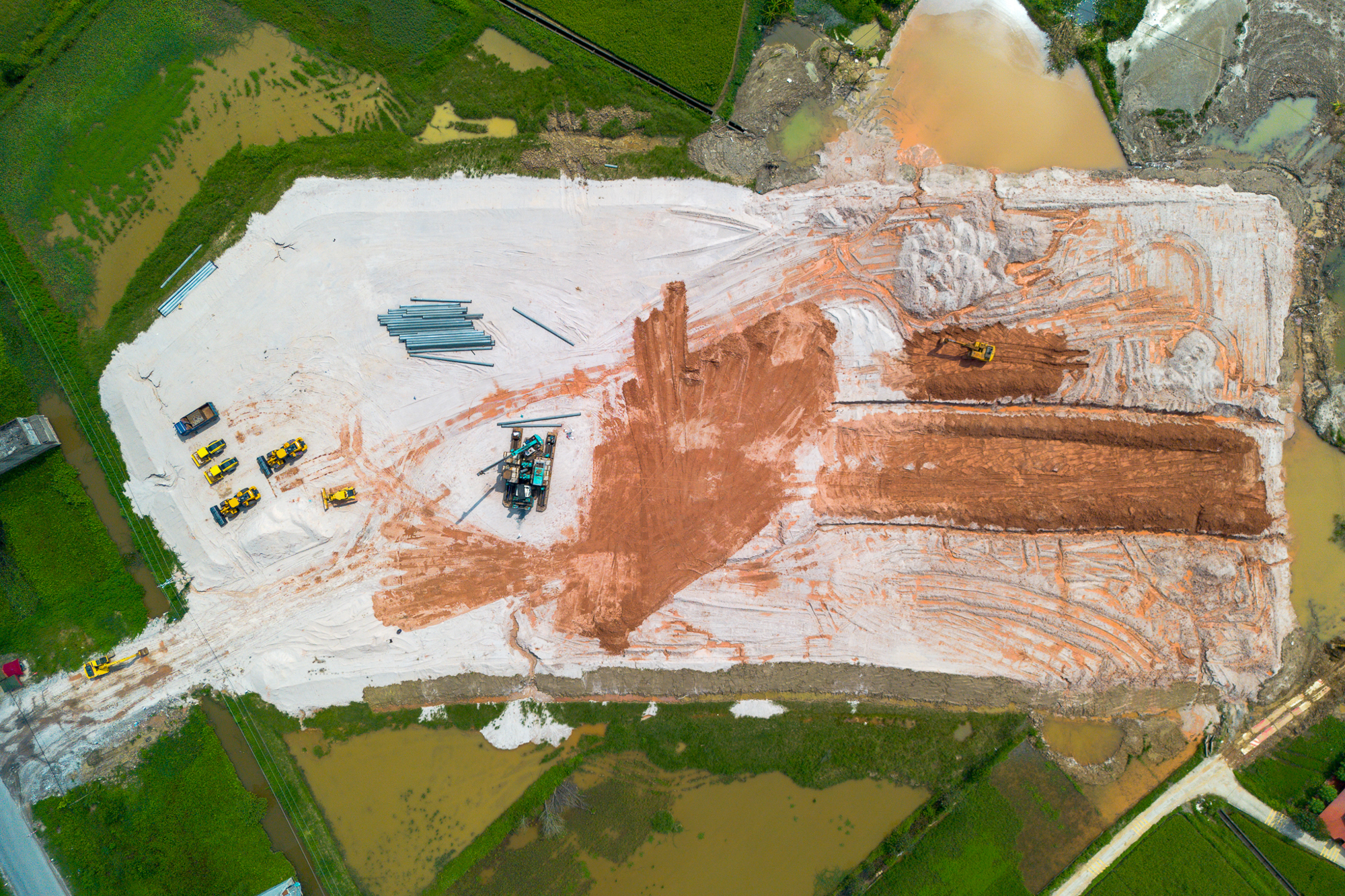 Toàn cảnh công trường xây dựng sân bay lớn nhất miền Bắc - Ảnh 11.