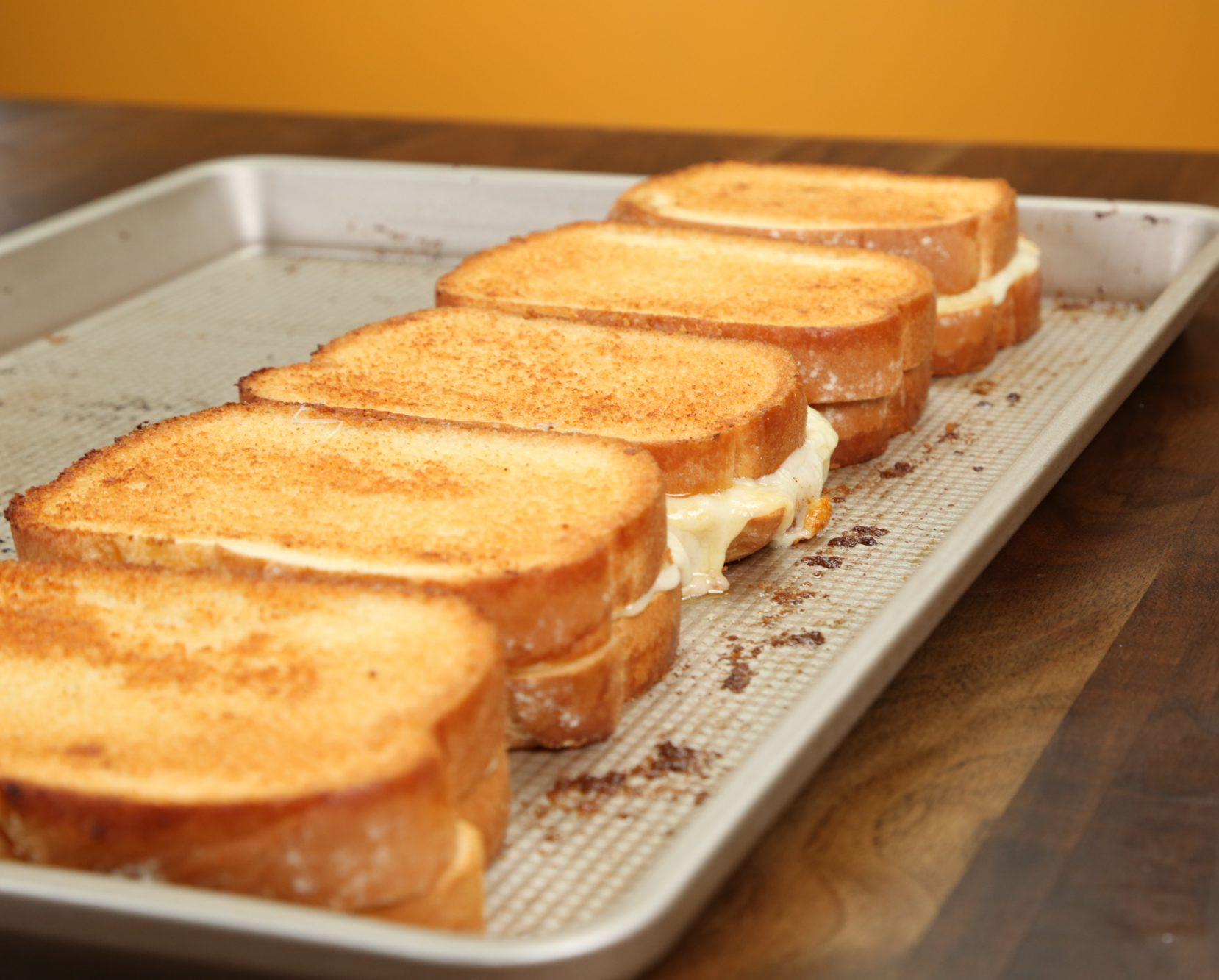 9 thực phẩm nằm trong "danh sách đen" khi ăn sáng của bác sĩ tim mạch: Nhiều người Việt mê - Ảnh 3.