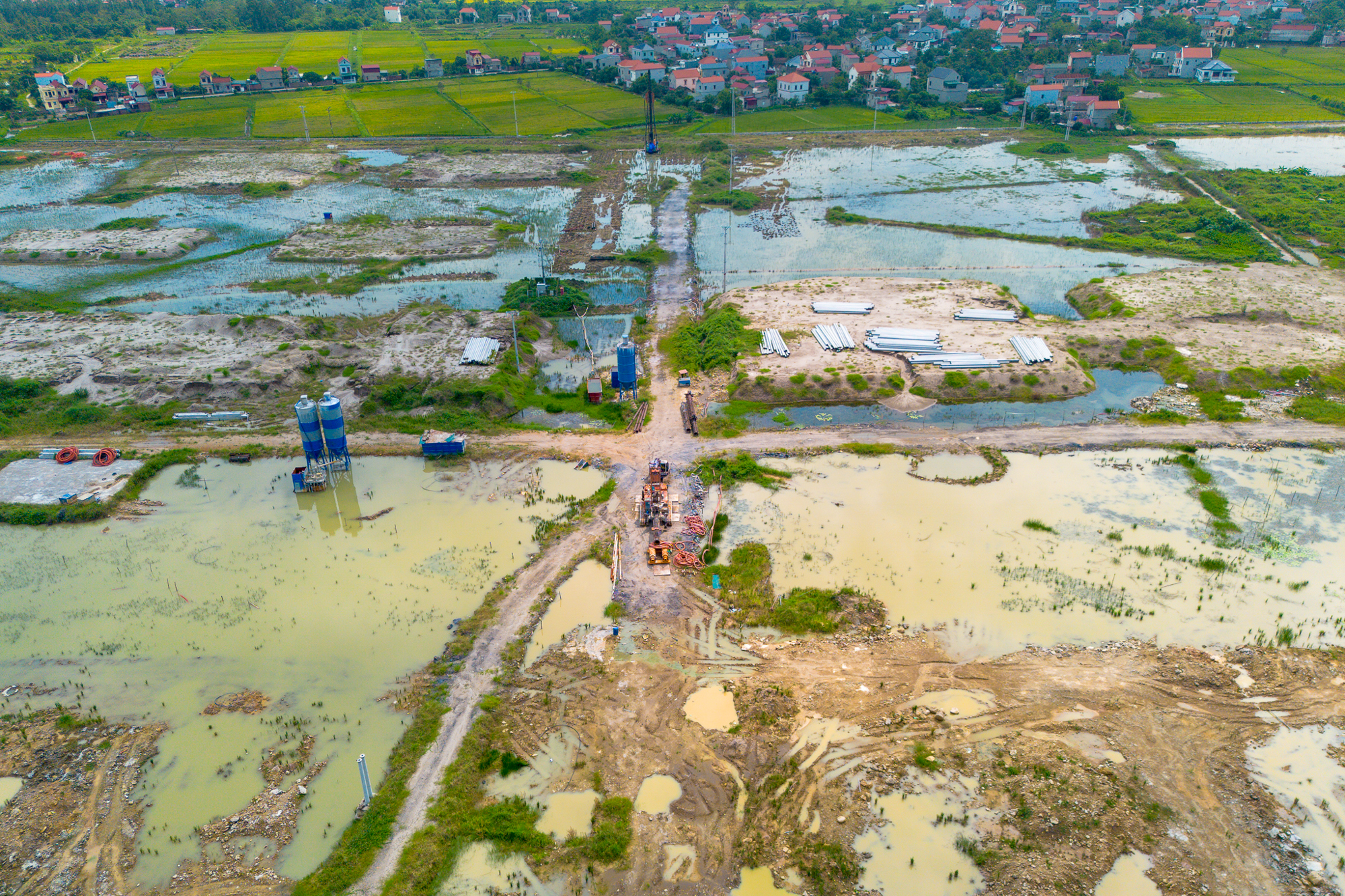 Toàn cảnh công trường xây dựng sân bay lớn nhất miền Bắc - Ảnh 4.