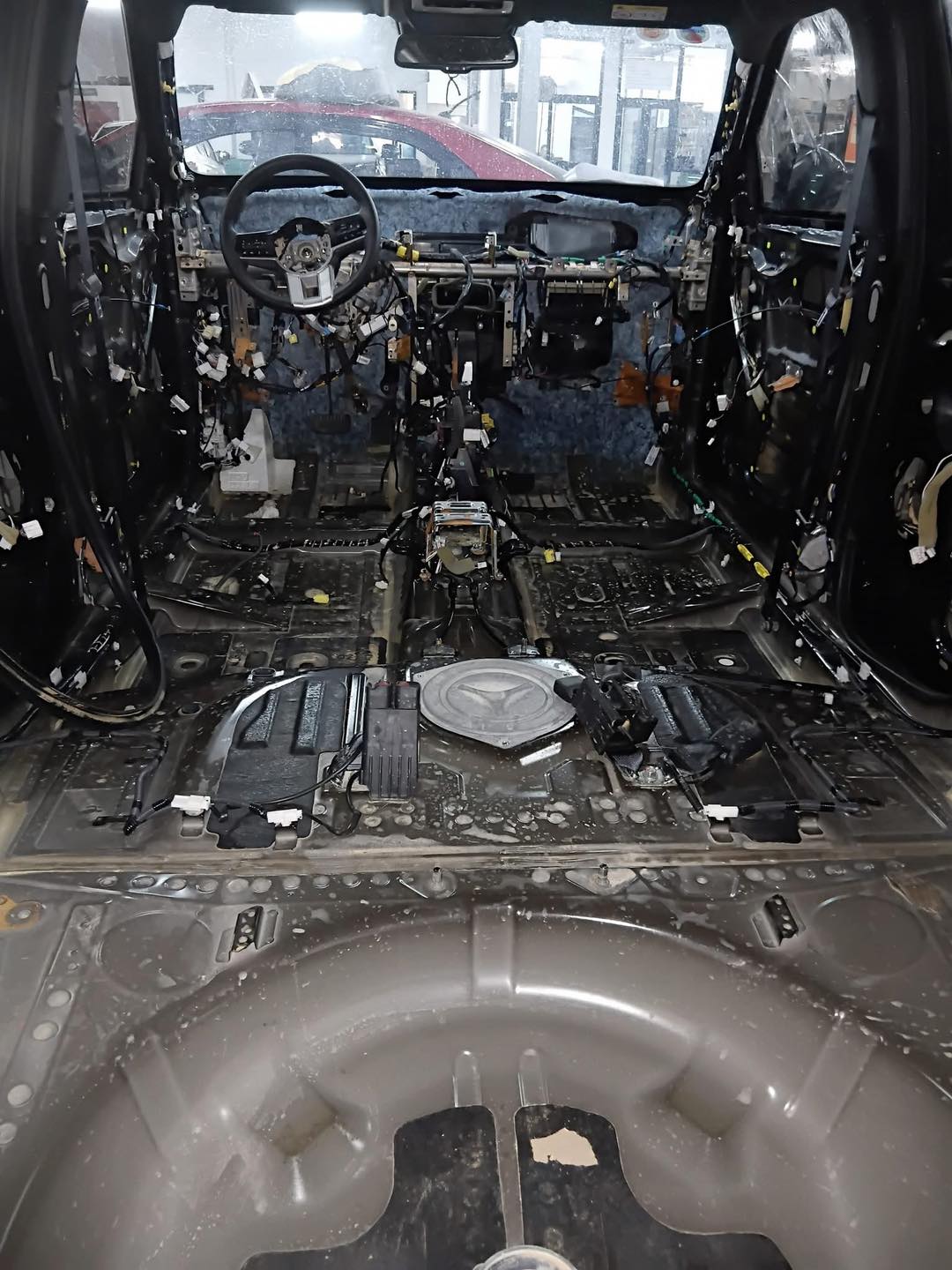 Choáng với hóa đơn 9 chữ số sửa chữa ô tô ngập nước, bằng 90% giá xe mới: Bảo hiểm có bồi thường?- Ảnh 1. Choáng với hóa đơn 9 chữ số sửa chữa ô tô ngập nước, bằng 90% giá xe mới: Bảo hiểm có bồi thường?- Ảnh 1.