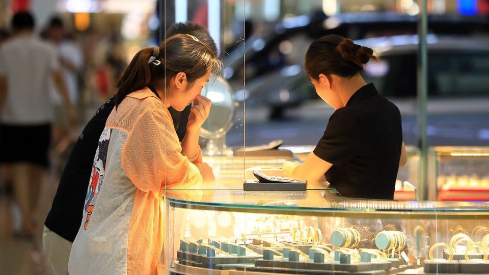 Giới trẻ ở tiệm vàng đông hơn shop quần áo hay bất cứ khu mua sắm nào- Ảnh 2.