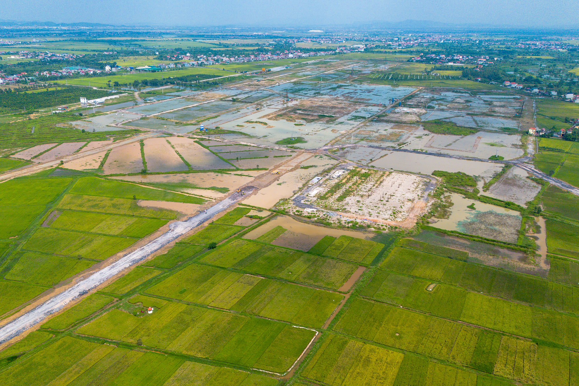 Toàn cảnh công trường xây dựng sân bay lớn nhất miền Bắc - Ảnh 9.