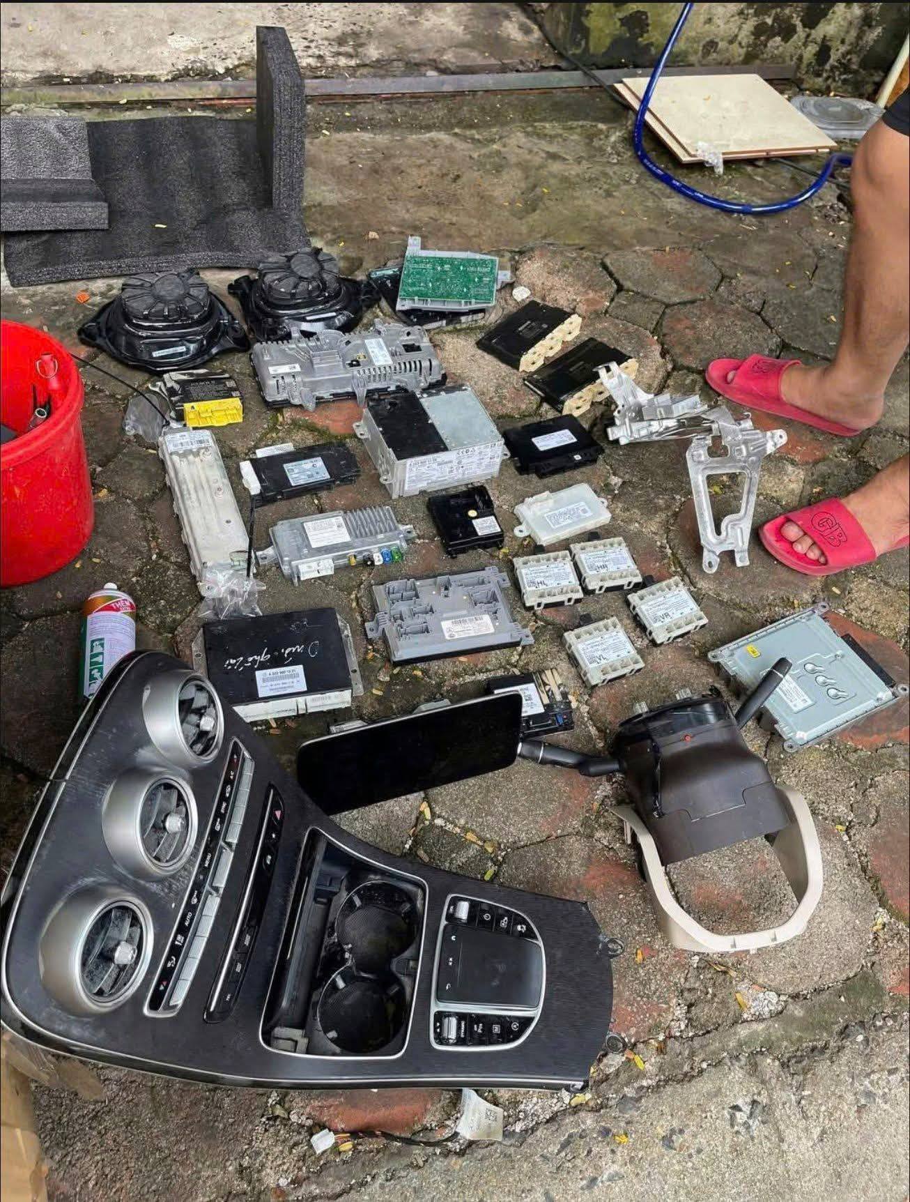 Choáng với hóa đơn 9 chữ số sửa chữa ô tô ngập nước, bằng 90% giá xe mới: Bảo hiểm có bồi thường?- Ảnh 5. Choáng với hóa đơn 9 chữ số sửa chữa ô tô ngập nước, bằng 90% giá xe mới: Bảo hiểm có bồi thường?- Ảnh 5.