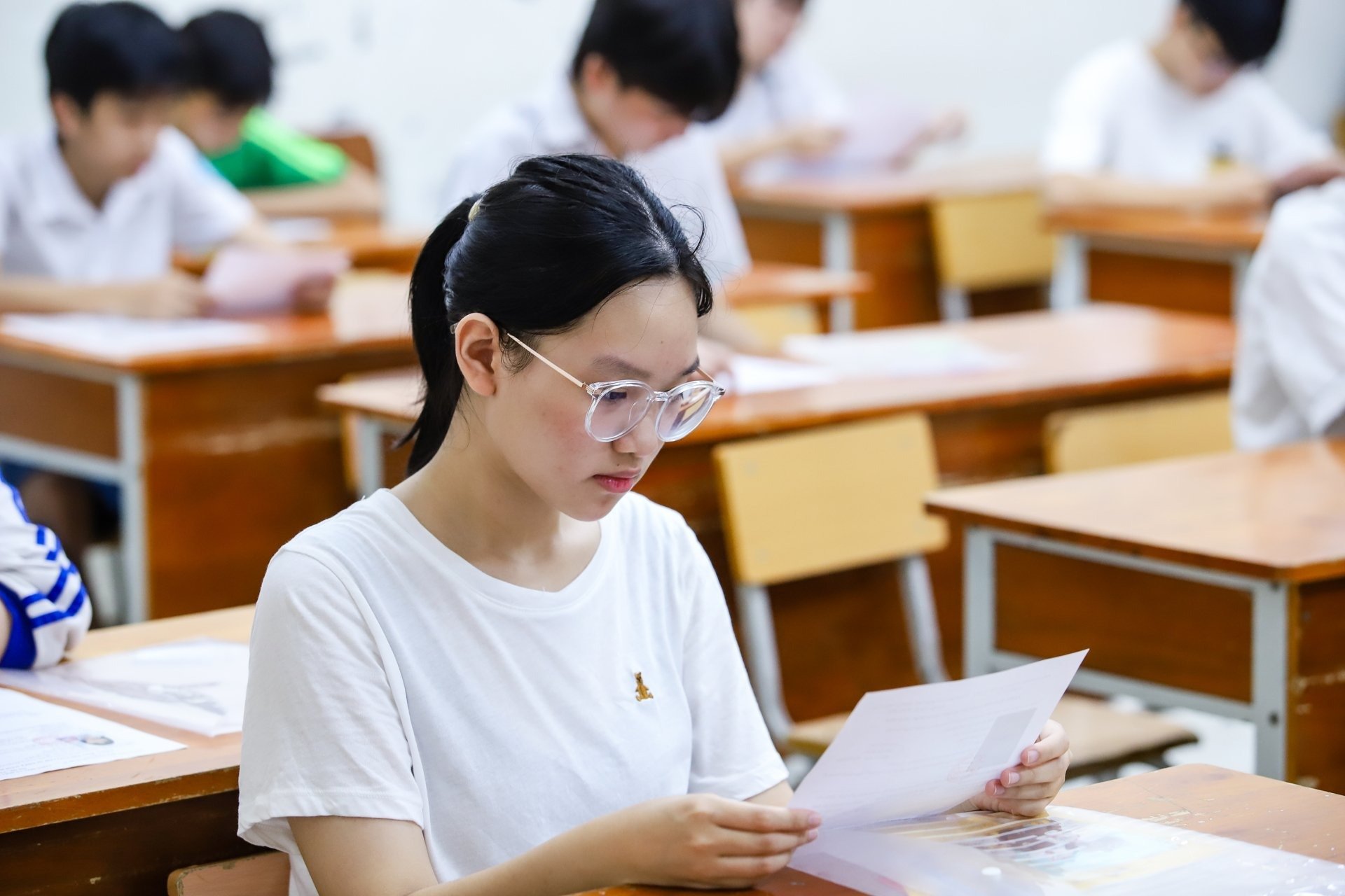 Thầy giáo Hà Nội nói thẳng: Bỏ kỳ thi vào 10 chỉ là xử lý phần ngọn. Muốn giải quyết tận gốc, cần đảm bảo quy luật này! - Ảnh 1. Thầy giáo Hà Nội nói thẳng: Bỏ kỳ thi vào 10 chỉ là xử lý phần ngọn. Muốn giải quyết tận gốc, cần đảm bảo quy luật này! - Ảnh 1.