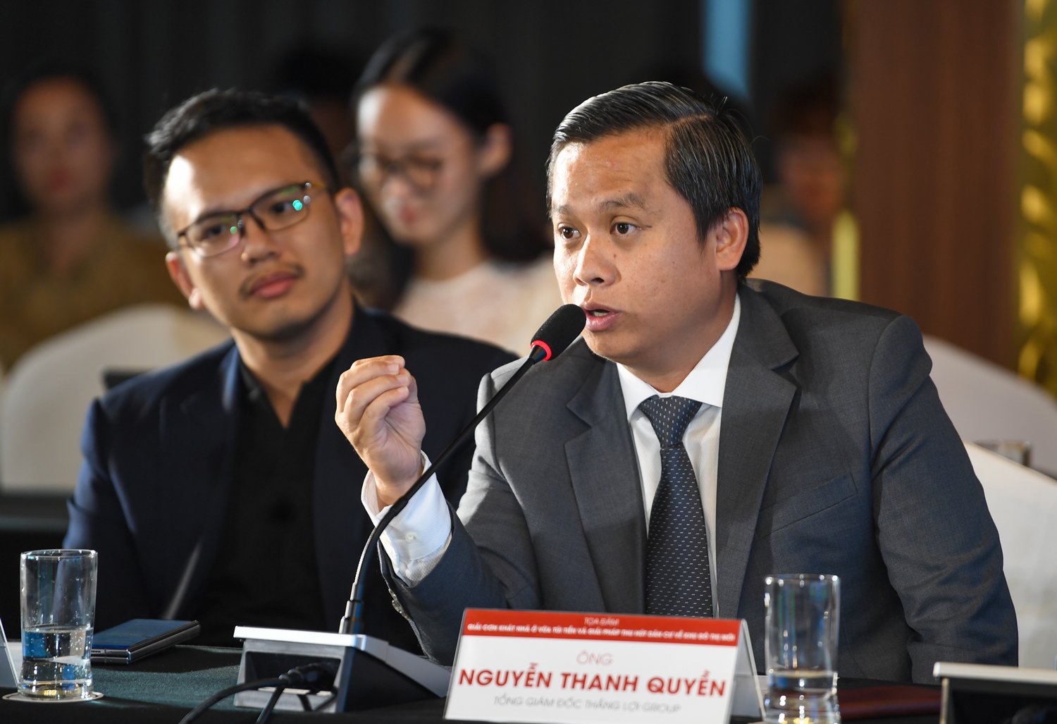 Giá chung cư đang cao kỷ lục, nhiều người cho rằng nên "ghìm" giá phân khúc cao cấp xuống để kéo giá nhà giảm? - Ảnh 2. Giá chung cư đang cao kỷ lục, nhiều người cho rằng nên "ghìm" giá phân khúc cao cấp xuống để kéo giá nhà giảm? - Ảnh 2.