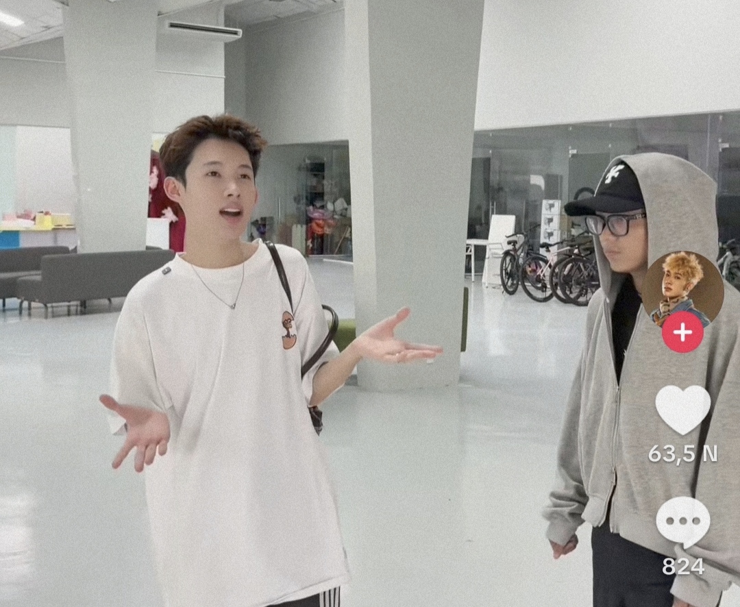 Phạm Thọai và hành trình từ đỉnh cao đến thanh lý xưởng livestream 1 . 000 M2 - Ảnh 2. Phạm Thọai và hành trình từ đỉnh cao đến thanh lý xưởng livestream 1 . 000 M2 - Ảnh 2.