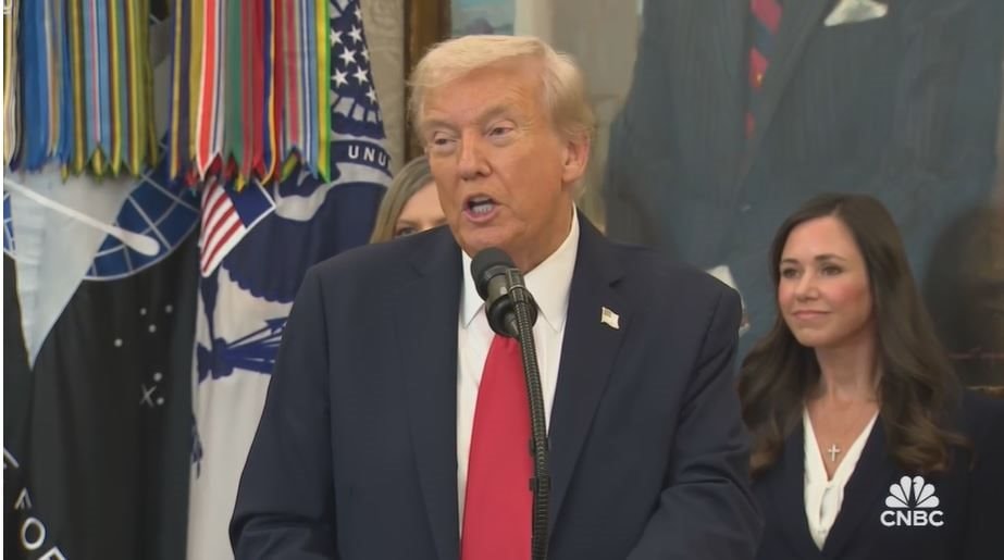 Trump hứa hạ giá “thuốc giảm béo” xuống 150 USD: Cổ phiếu dược phẩm Phố Wall rúng động- Ảnh 1.