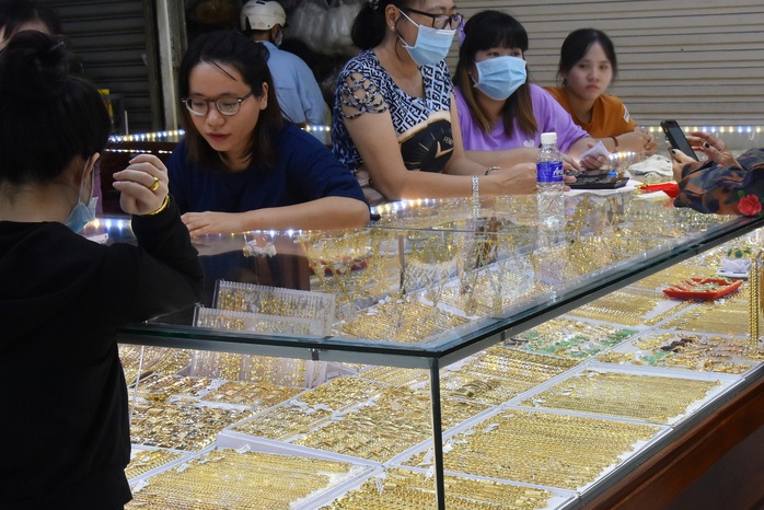 Giá vàng hôm nay 22-10: Lao dốc không phanh- Ảnh 1. Giá vàng hôm nay 22-10: Lao dốc không phanh- Ảnh 1.
