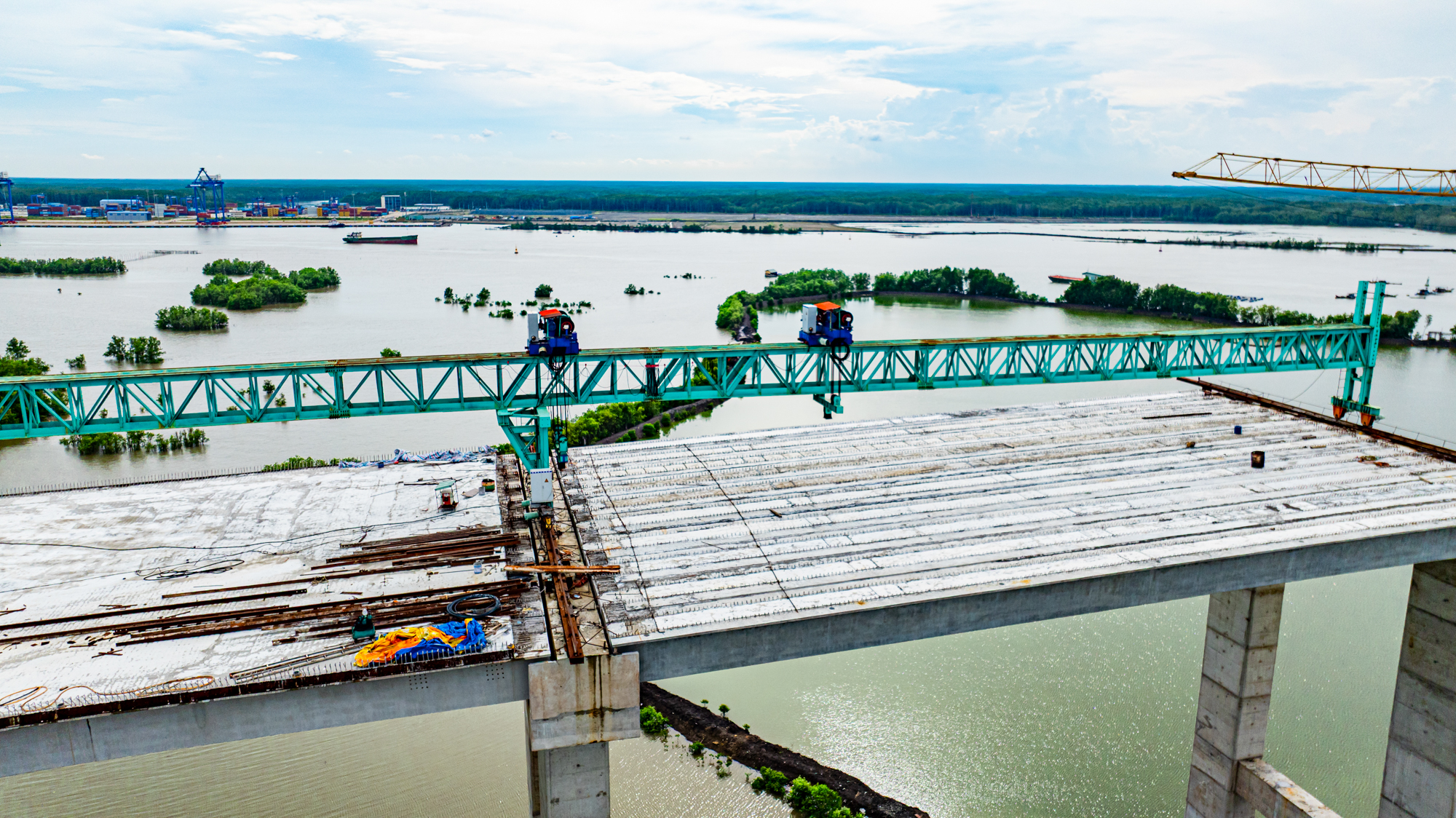 Toàn cảnh cầu 5.000 tỷ đang thành hình, kết nối điểm nóng bất động sản với cụm cảng lớn thứ 2 Việt Nam- Ảnh 6. Toàn cảnh cầu 5.000 tỷ đang thành hình, kết nối điểm nóng bất động sản với cụm cảng lớn thứ 2 Việt Nam- Ảnh 6.