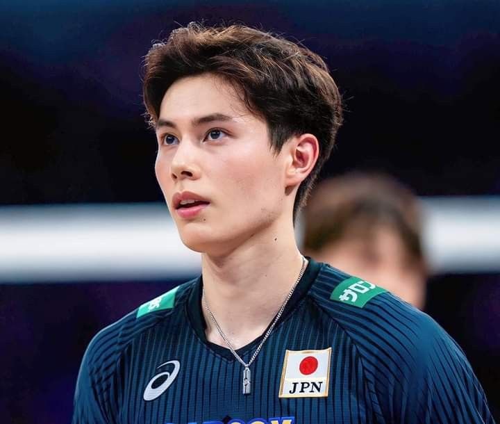 Nam thần bóng chuyền Nhật Bản bị tóm dính đã có bạn gái vẫn qua đêm với nữ diễn viên phim 18+- Ảnh 2.