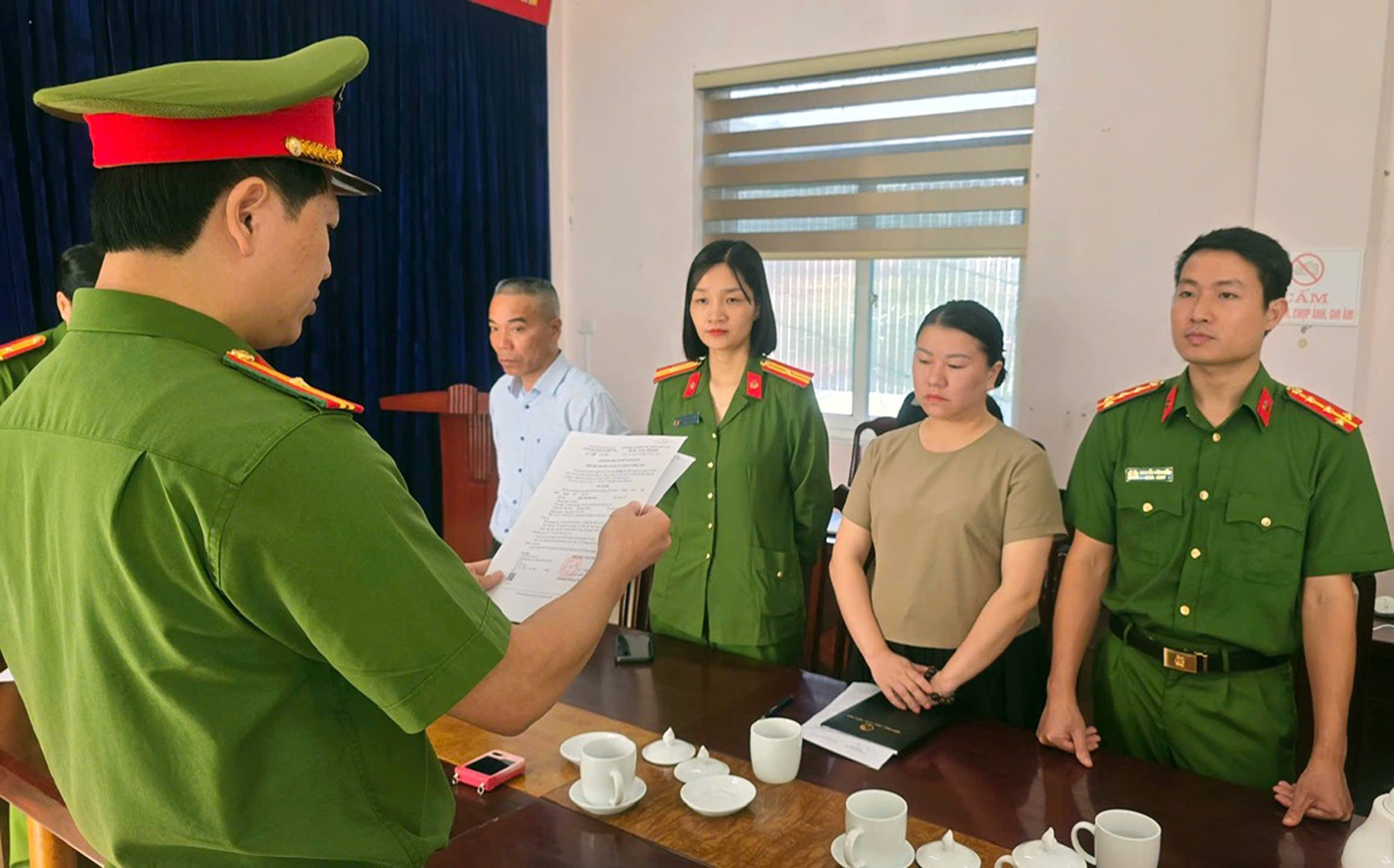 Bắt tạm giam nữ công chức xã; khởi tố Chủ tịch HĐQT, Phó Giám đốc- Ảnh 1.