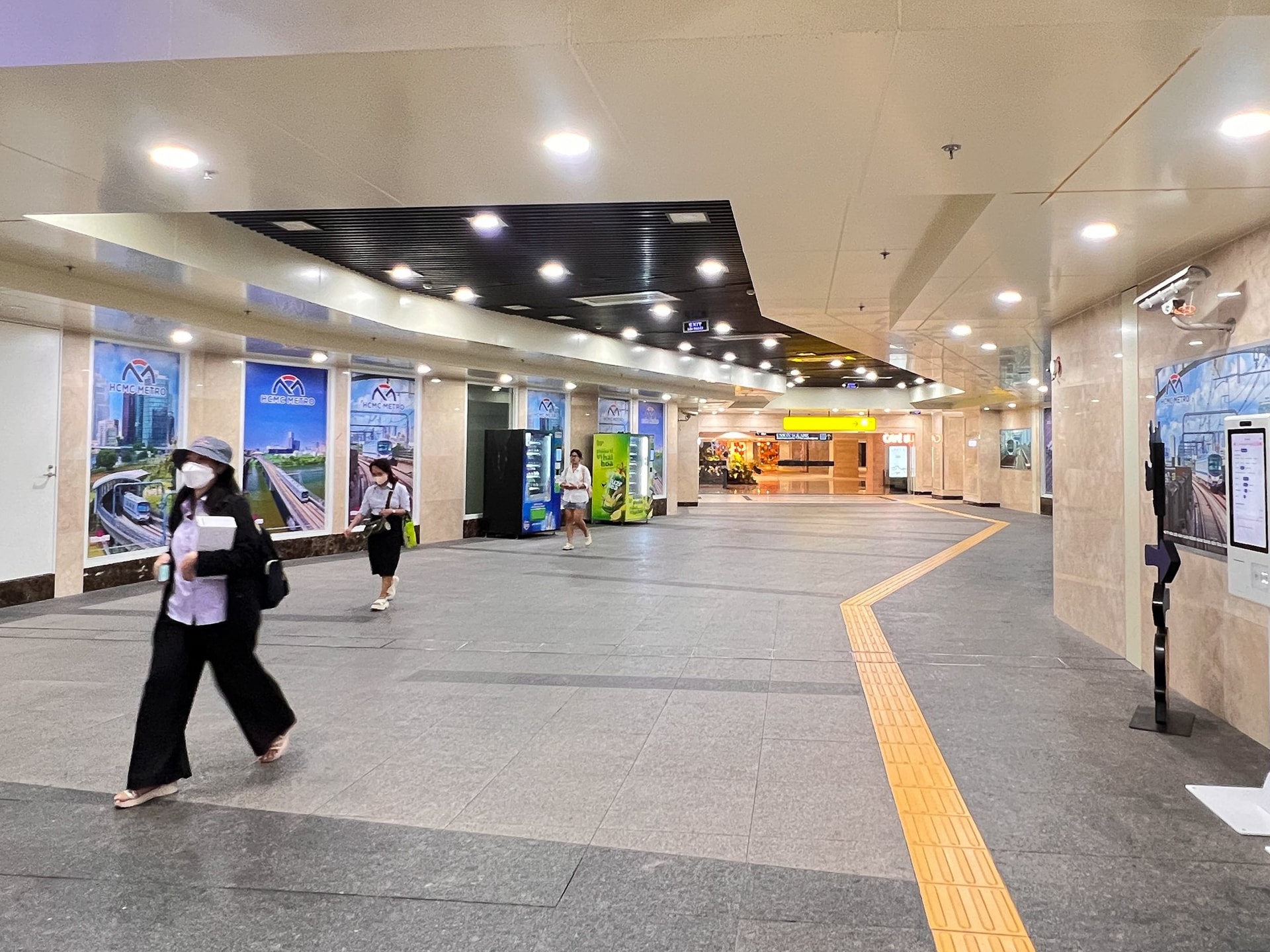 Ngắm tòa nhà đầu tiên kết nối với ga metro: Nơi Hermès, Dior, Bvlgari hội tụ, từng 'nằm trong tay' tỷ phú Phạm Nhật Vượng- Ảnh 4. Ngắm tòa nhà đầu tiên kết nối với ga metro: Nơi Hermès, Dior, Bvlgari hội tụ, từng 'nằm trong tay' tỷ phú Phạm Nhật Vượng- Ảnh 4.