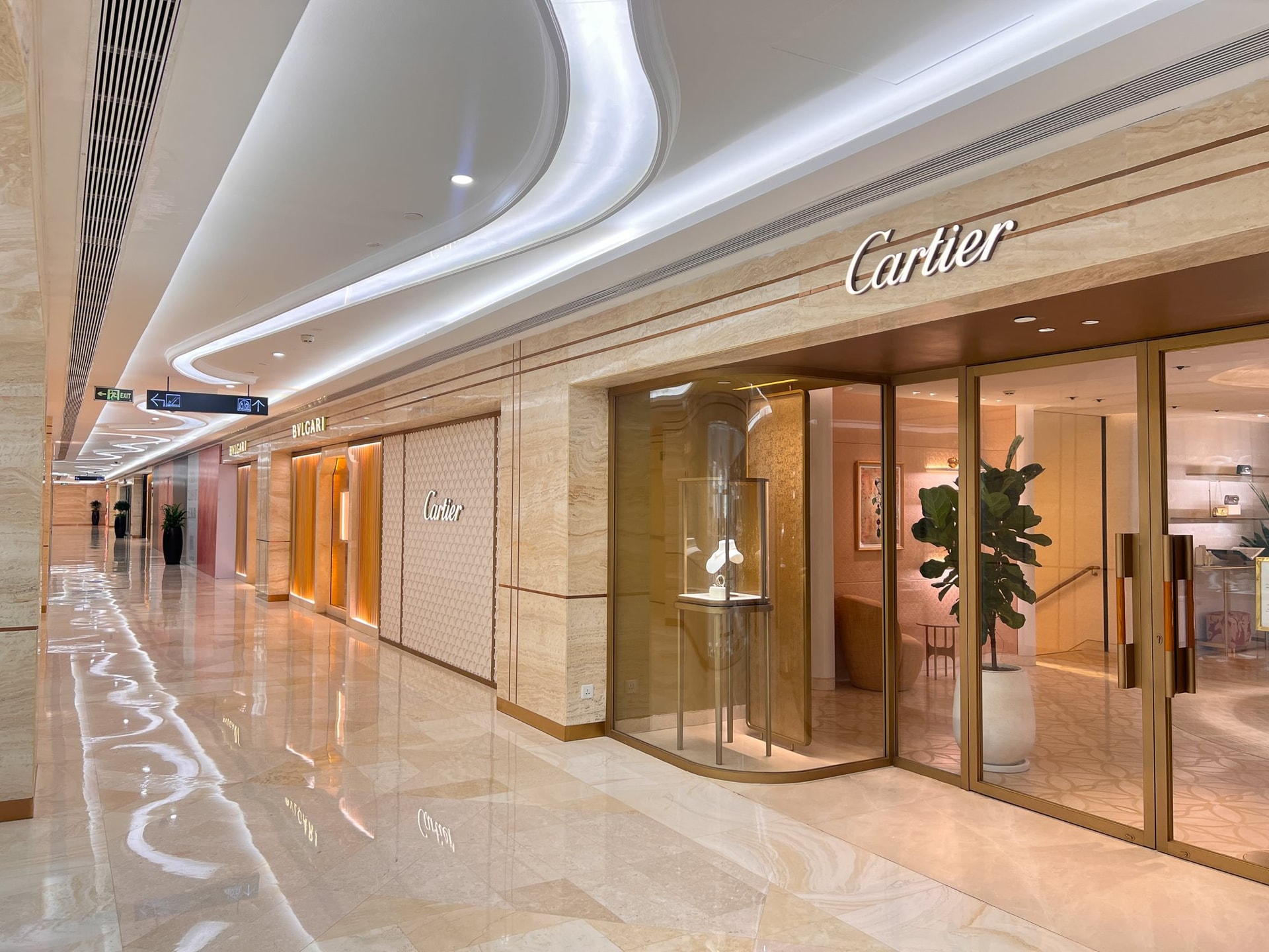Ngắm tòa nhà đầu tiên kết nối với ga metro: Nơi Hermès, Dior, Bvlgari hội tụ, từng 'nằm trong tay' tỷ phú Phạm Nhật Vượng- Ảnh 5. Ngắm tòa nhà đầu tiên kết nối với ga metro: Nơi Hermès, Dior, Bvlgari hội tụ, từng 'nằm trong tay' tỷ phú Phạm Nhật Vượng- Ảnh 5.