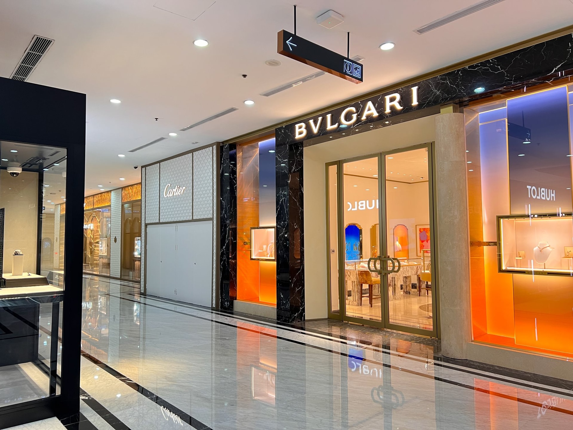 Ngắm tòa nhà đầu tiên kết nối với ga metro: Nơi Hermès, Dior, Bvlgari hội tụ, từng 'nằm trong tay' tỷ phú Phạm Nhật Vượng- Ảnh 7. Ngắm tòa nhà đầu tiên kết nối với ga metro: Nơi Hermès, Dior, Bvlgari hội tụ, từng 'nằm trong tay' tỷ phú Phạm Nhật Vượng- Ảnh 7.