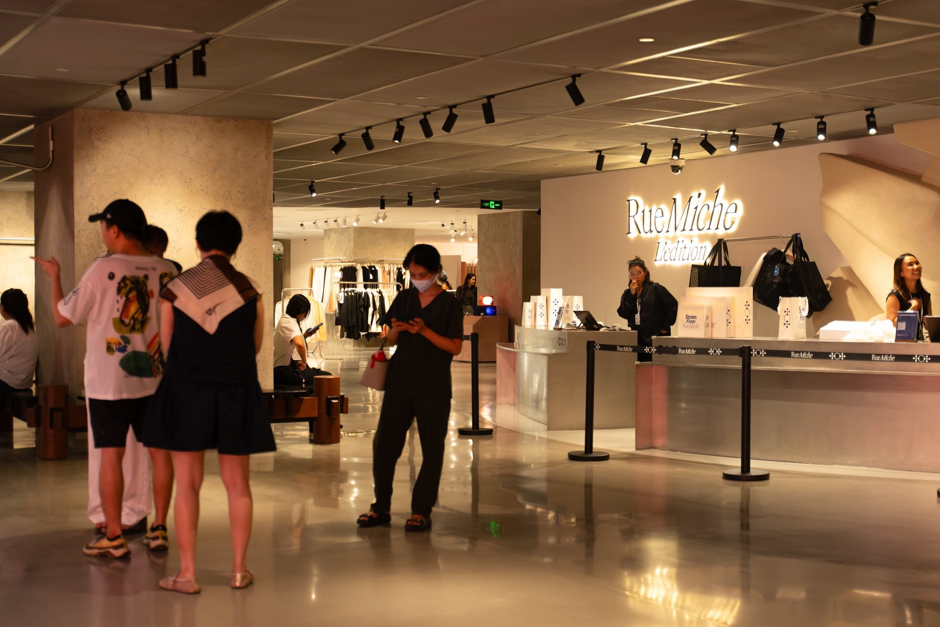 Ngắm tòa nhà đầu tiên kết nối với ga metro: Nơi Hermès, Dior, Bvlgari hội tụ, từng 'nằm trong tay' tỷ phú Phạm Nhật Vượng- Ảnh 8. Ngắm tòa nhà đầu tiên kết nối với ga metro: Nơi Hermès, Dior, Bvlgari hội tụ, từng 'nằm trong tay' tỷ phú Phạm Nhật Vượng- Ảnh 8.