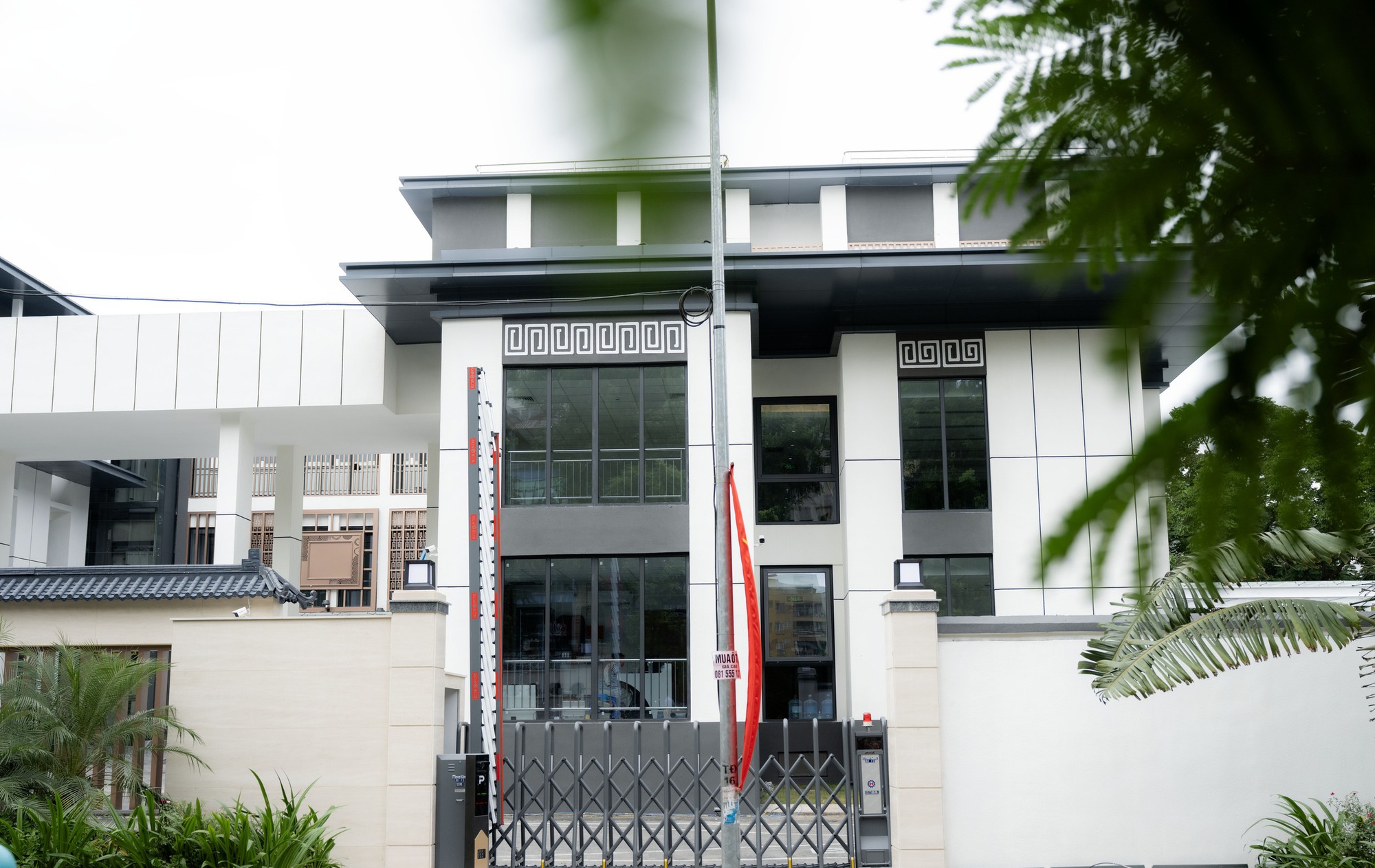 Ảnh/ CLIP: Diện mạo mới không nhận ra của ngôi “nhà ma” số 300 Kim Mã (Hà Nội)- Ảnh 12. Ảnh/ CLIP: Diện mạo mới không nhận ra của ngôi “nhà ma” số 300 Kim Mã (Hà Nội)- Ảnh 12.