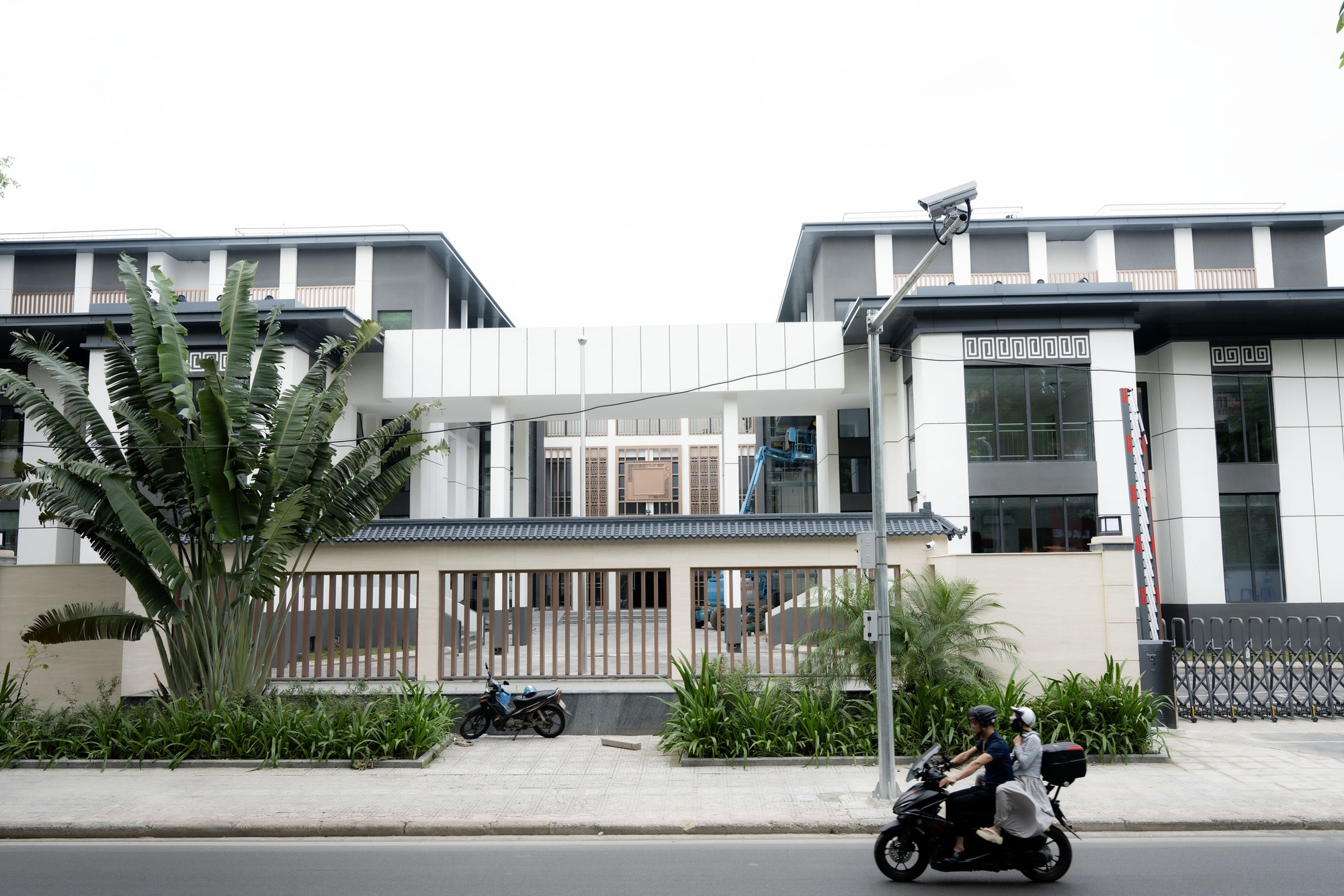 Ảnh/ CLIP: Diện mạo mới không nhận ra của ngôi “nhà ma” số 300 Kim Mã (Hà Nội)- Ảnh 2. Ảnh/ CLIP: Diện mạo mới không nhận ra của ngôi “nhà ma” số 300 Kim Mã (Hà Nội)- Ảnh 2.