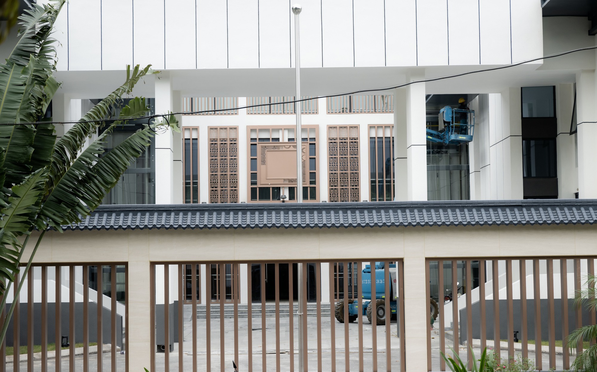 Ảnh/ CLIP: Diện mạo mới không nhận ra của ngôi “nhà ma” số 300 Kim Mã (Hà Nội)- Ảnh 15. Ảnh/ CLIP: Diện mạo mới không nhận ra của ngôi “nhà ma” số 300 Kim Mã (Hà Nội)- Ảnh 15.