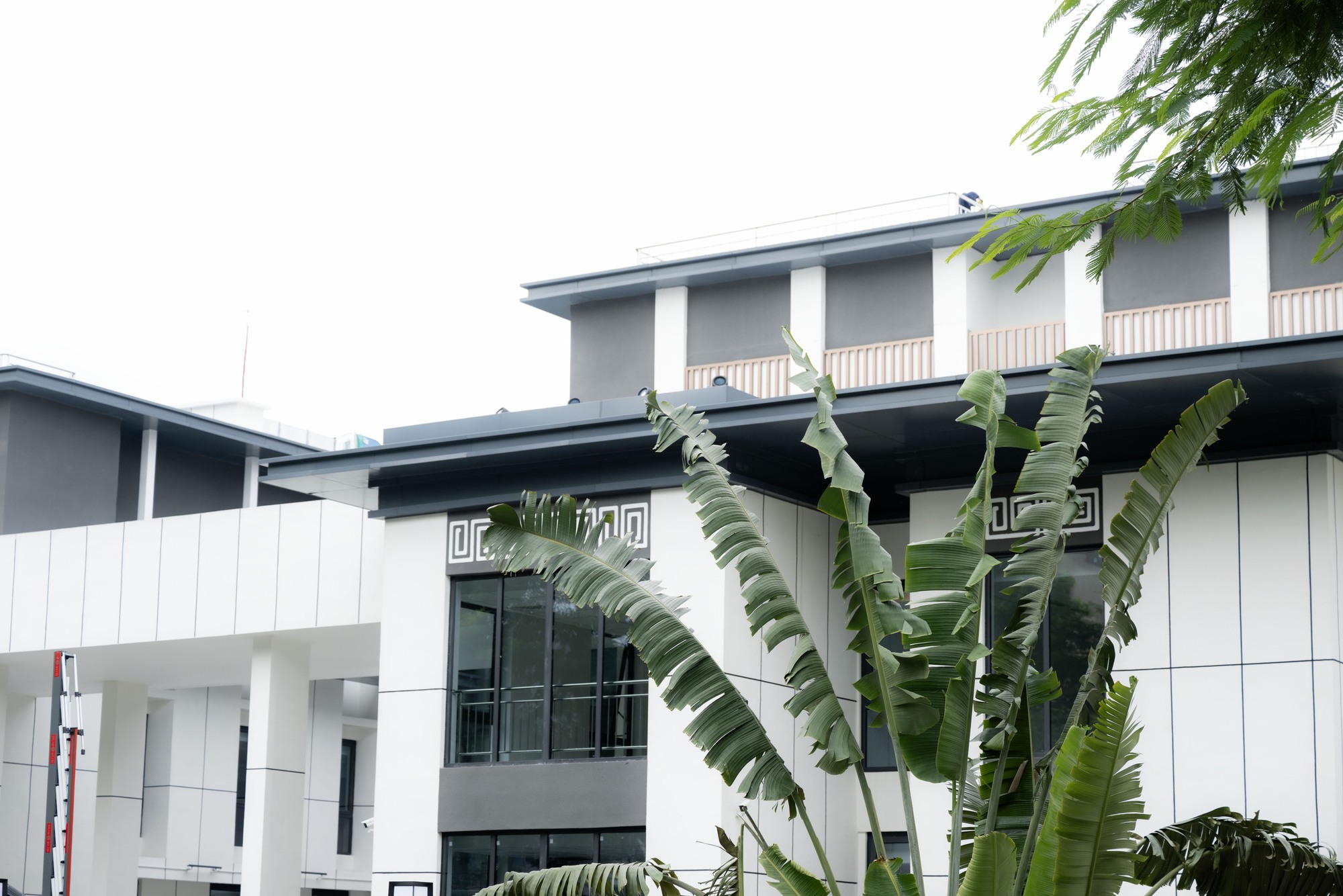 Ảnh/ CLIP: Diện mạo mới không nhận ra của ngôi “nhà ma” số 300 Kim Mã (Hà Nội)- Ảnh 8. Ảnh/ CLIP: Diện mạo mới không nhận ra của ngôi “nhà ma” số 300 Kim Mã (Hà Nội)- Ảnh 8.