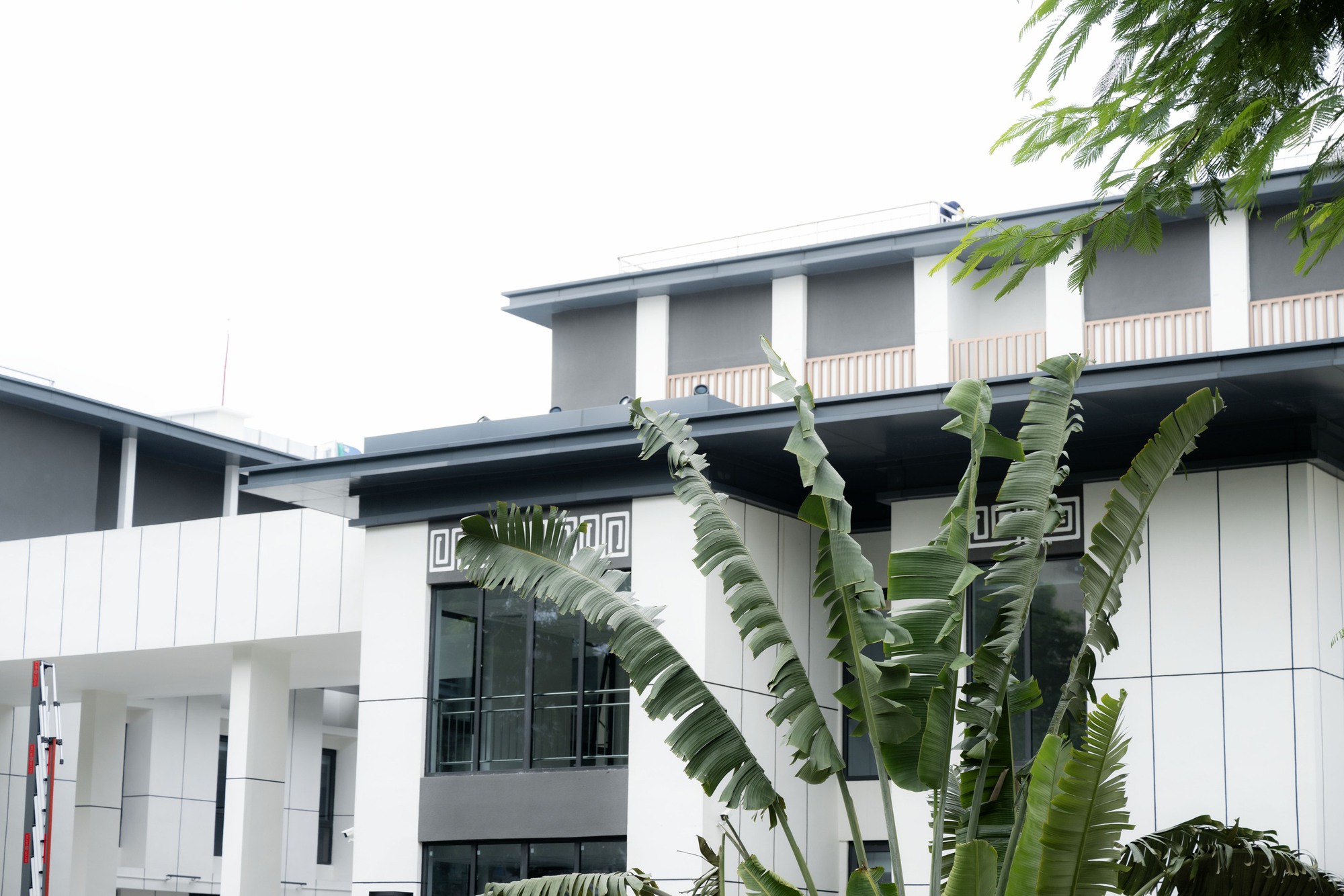 Ảnh/ CLIP: Diện mạo mới không nhận ra của ngôi “nhà ma” số 300 Kim Mã (Hà Nội)- Ảnh 14. Ảnh/ CLIP: Diện mạo mới không nhận ra của ngôi “nhà ma” số 300 Kim Mã (Hà Nội)- Ảnh 14.