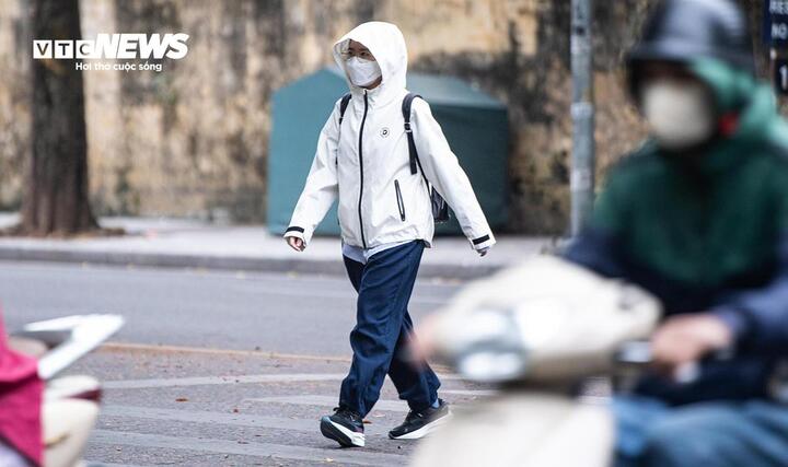 Dự báo thời tiết 24/10: Hà Nội rét lúc sáng sớm, Hà Tĩnh đến Quảng Ngãi mưa lớn- Ảnh 1.