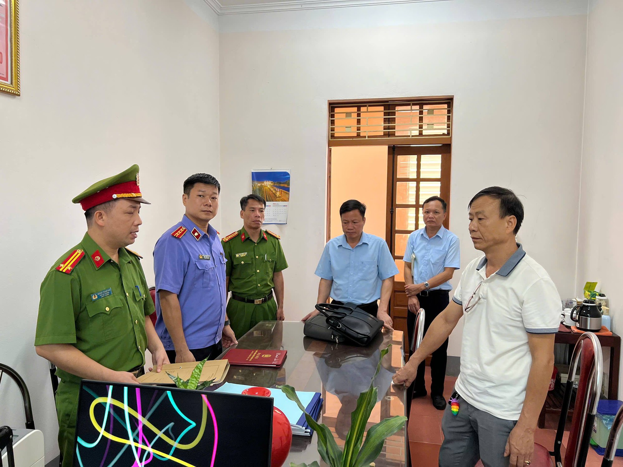 Bắt tạm giam nữ công chức xã; khởi tố Chủ tịch HĐQT, Phó Giám đốc- Ảnh 3.