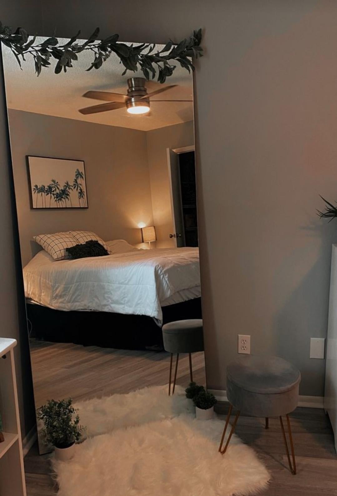 Người xưa dặn: Nhà sáng nhờ đèn, không sáng nhờ gương - 4 vị trí đặt gương sai khiến bạn lao đao khốn đốn- Ảnh 1. Người xưa dặn: Nhà sáng nhờ đèn, không sáng nhờ gương - 4 vị trí đặt gương sai khiến bạn lao đao khốn đốn- Ảnh 1.