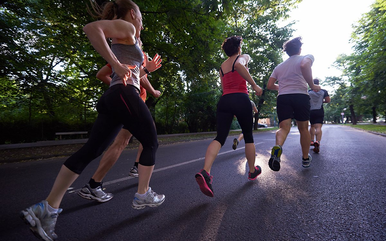 Chạy bộ 30 phút hay đi bộ 60 phút tốt hơn? Câu trả lời có chút bất ngờ- Ảnh 1.