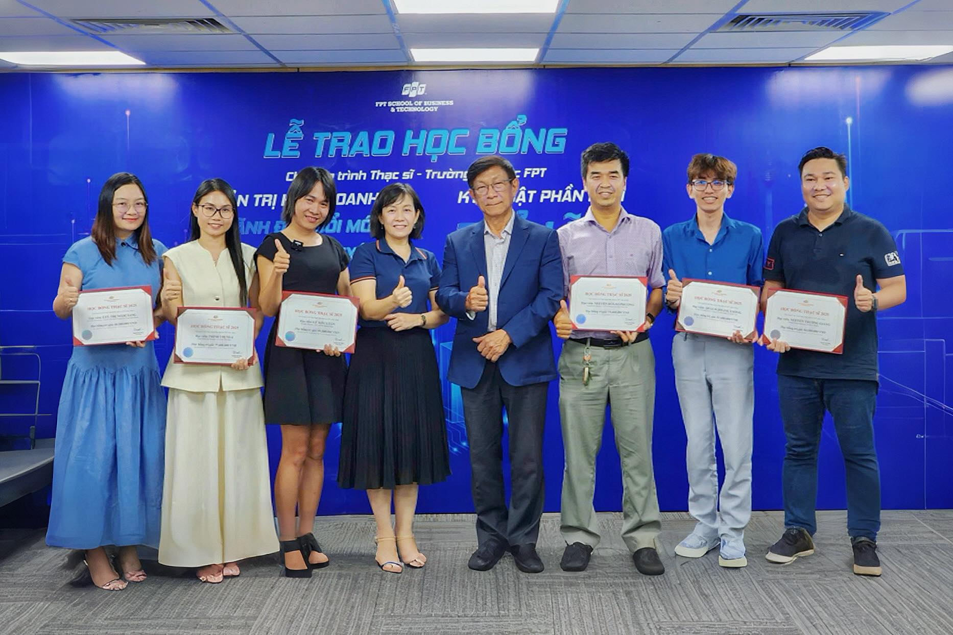 Học bổng MBA tích hợp AI tại FPT: Ứng viên ‘ngồi ghế nóng’ giải quyết tình huống thực tế - Ảnh 1. Học bổng MBA tích hợp AI tại FPT: Ứng viên ‘ngồi ghế nóng’ giải quyết tình huống thực tế - Ảnh 1.