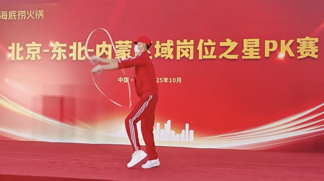 Haidilao trao 500 triệu đồng cho nhân viên múa mì xuất sắc nhất- Ảnh 1.