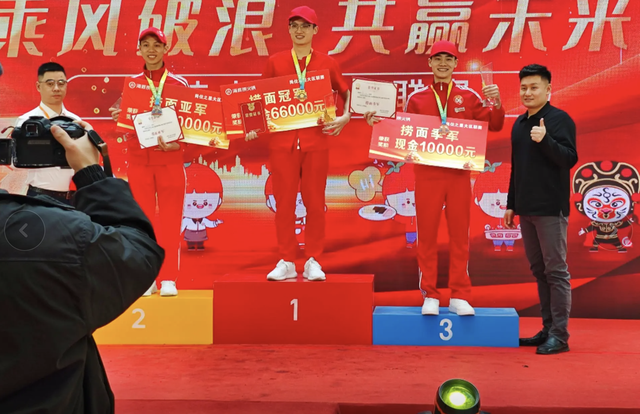 Haidilao trao 500 triệu đồng cho nhân viên múa mì xuất sắc nhất- Ảnh 4.