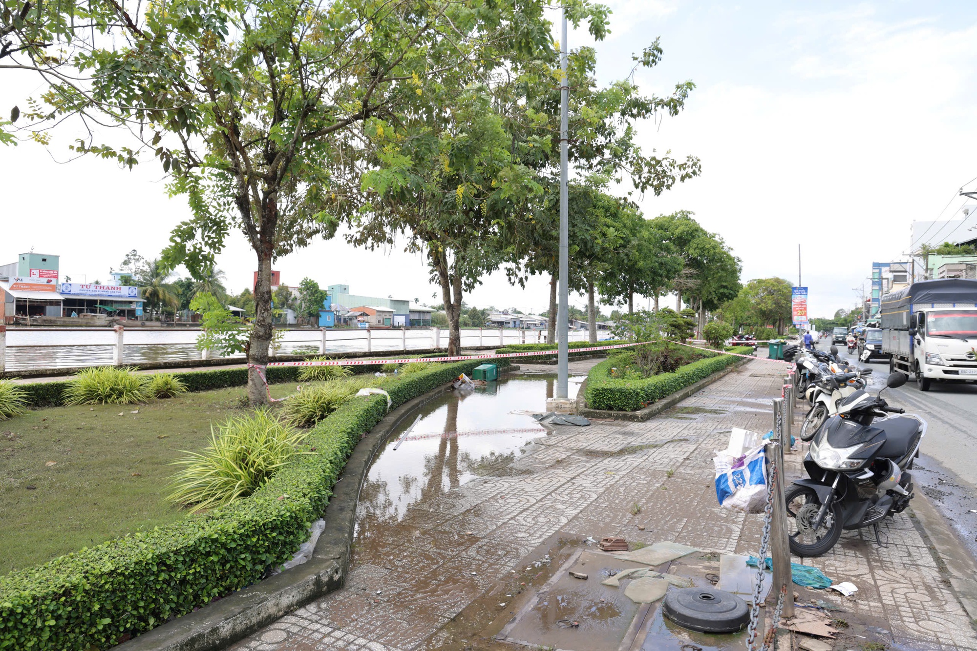 Cần Thơ chỉ đạo khẩn sau vụ 2 học sinh tử vong do rò rỉ điện - Ảnh 2. Cần Thơ chỉ đạo khẩn sau vụ 2 học sinh tử vong do rò rỉ điện - Ảnh 2.