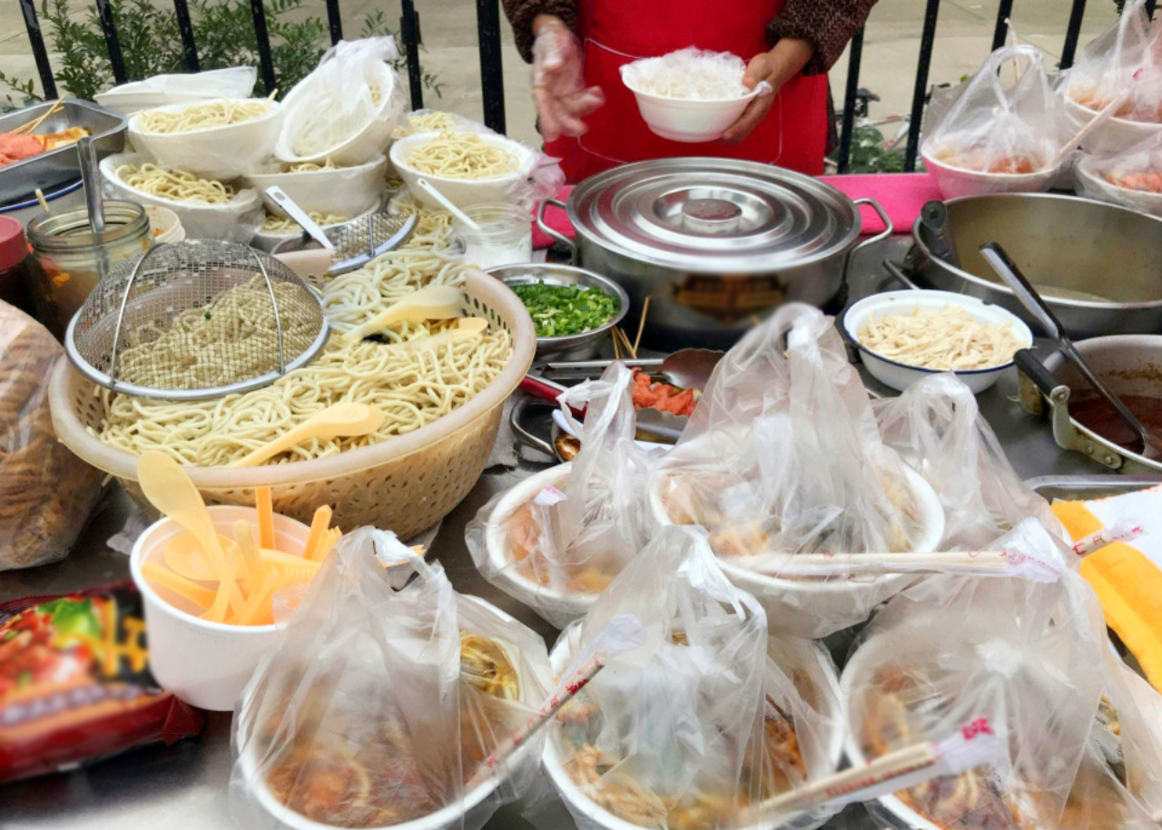 Cả nhà gặp "đại họa" vì kiểu đựng canh vừa quen vừa tiện của người Việt: Mẹ ung thư, con dậy thì sớm - Ảnh 3.