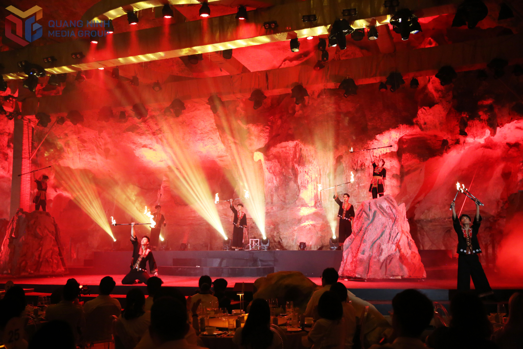 Phát hiện hang động cảnh huyền bí, nổi lên qua 1 bộ ảnh, du khách nhận xét: Ngỡ như trong phim- Ảnh 11. Phát hiện hang động cảnh huyền bí, nổi lên qua 1 bộ ảnh, du khách nhận xét: Ngỡ như trong phim- Ảnh 11.